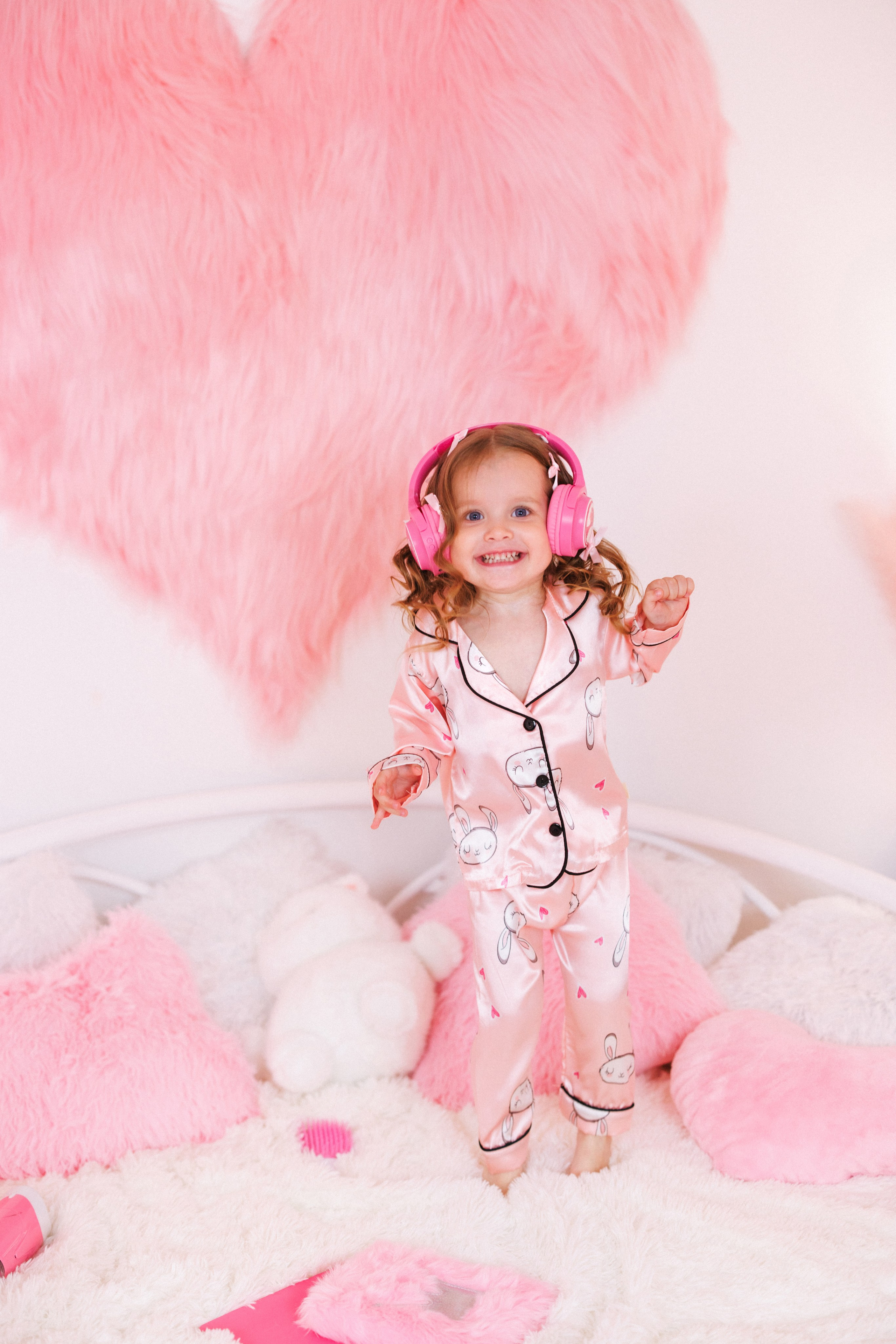 Фотосессия для девочек в интерьере розовой комнаты. Семейный и детский фотограф в Краснодаре Анна Трашкова