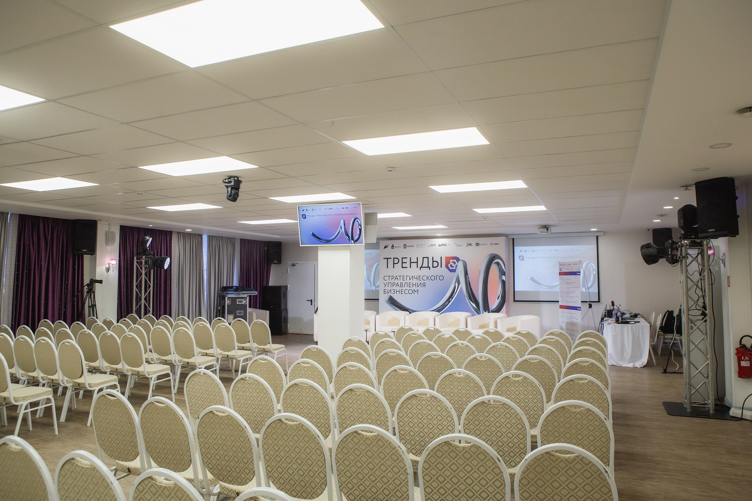 Репортаж с конференции GMC в Перми – фотографии. Репортажный фотограф в Перми Денис Голдобин