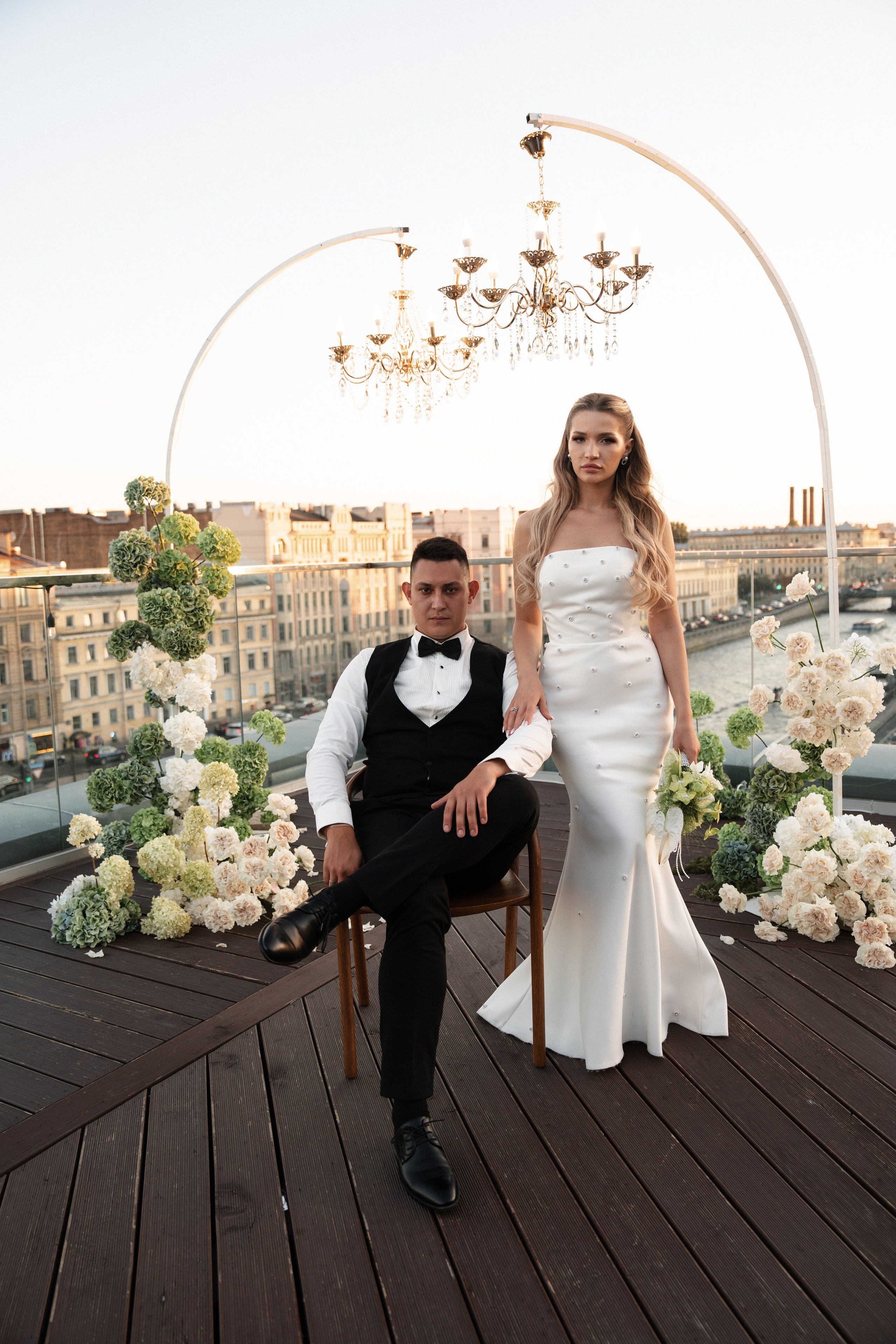 Виктория & Роман. Камерная городская свадьба в видовом ресторане в стиле современная классика. Свадебный фотограф организатор в Санкт-Петербурге Ассоль Опарина