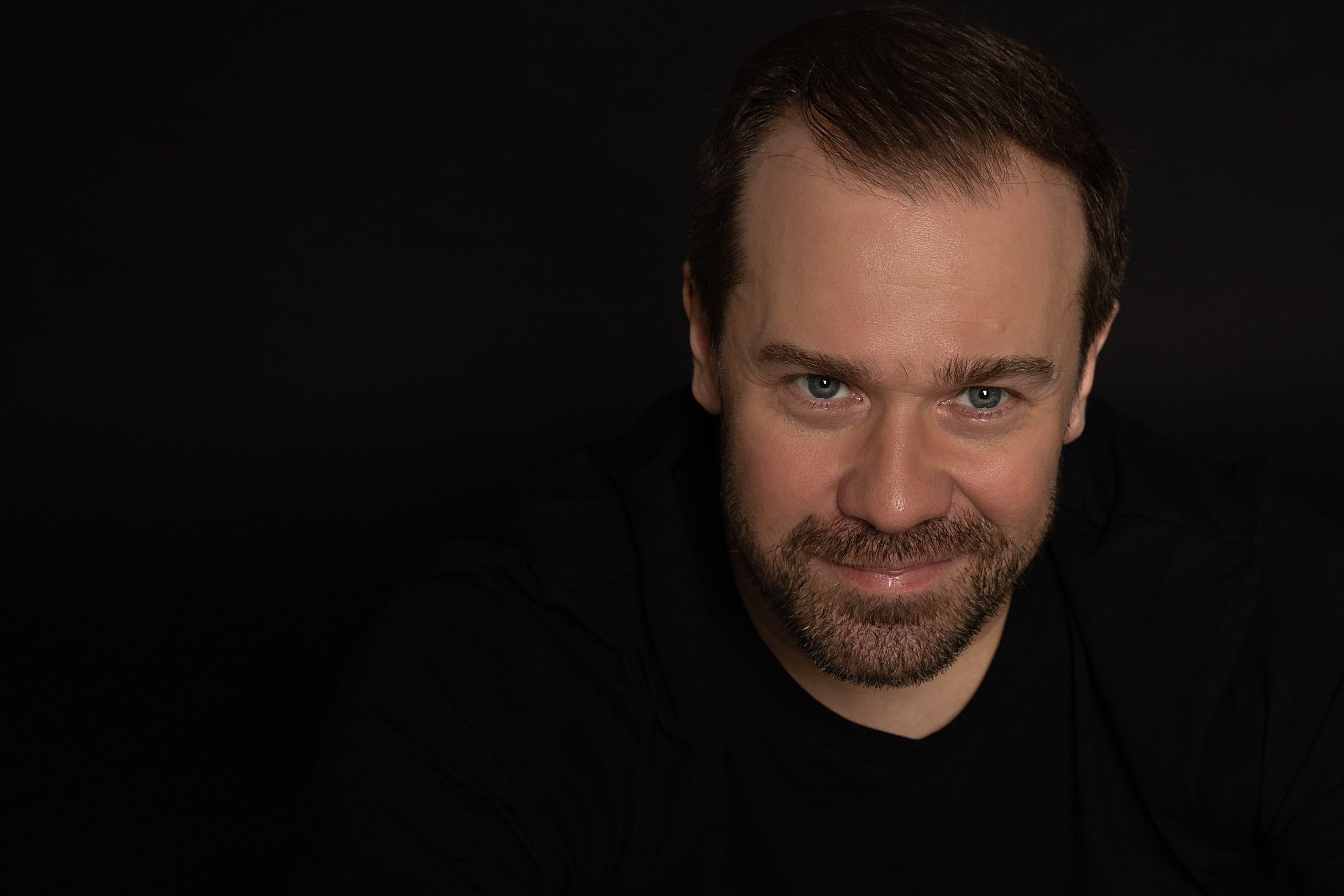 Актёрское портфолио. ФОТОГРАФ РАДОСТИ Фотосессия в студии СПб. Портретный фотограф — Юрий Торлопов