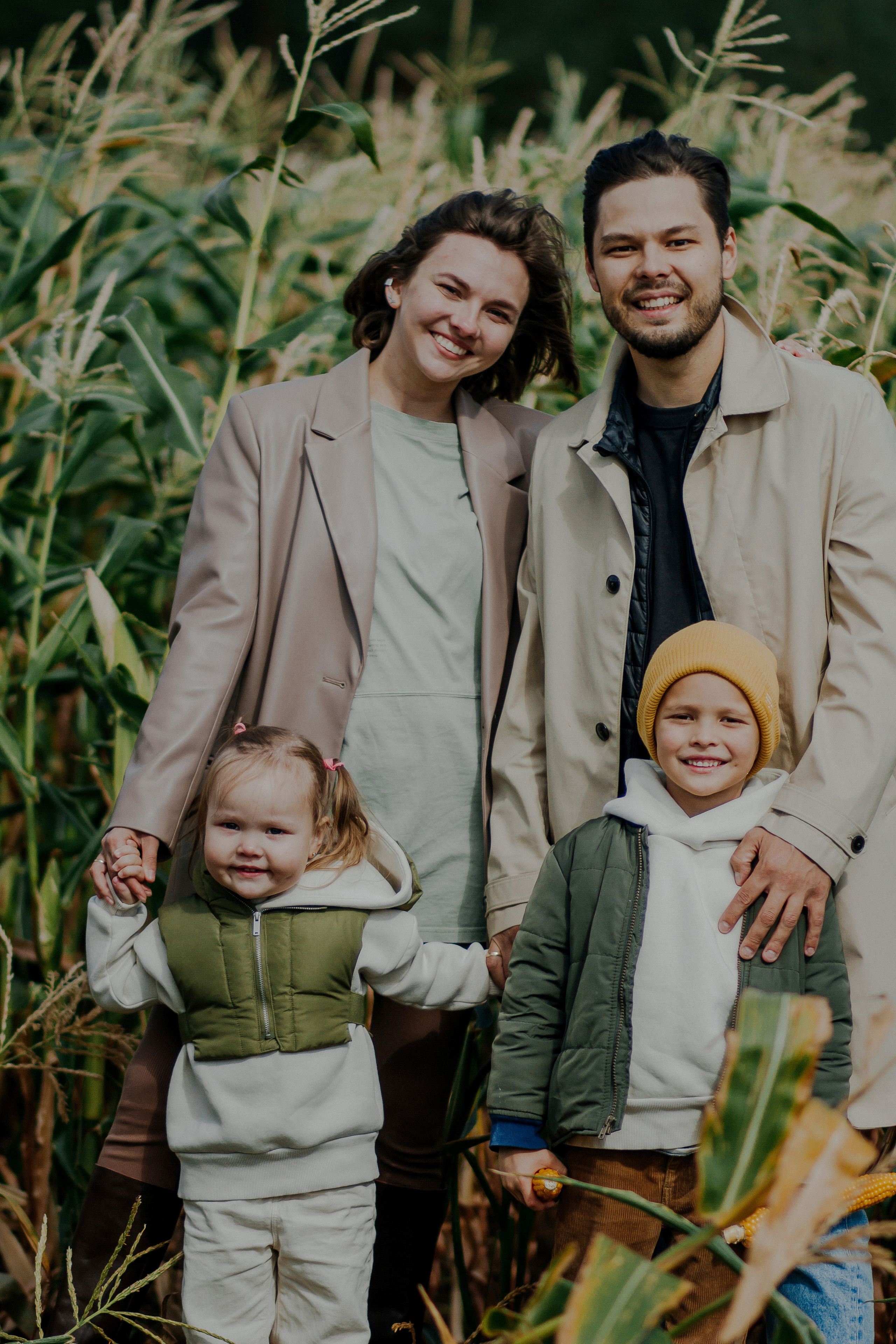 Семейная фотосессия природа. Свадебный и семейный фотограф Ибрагимова Мария из Екатеринбурга