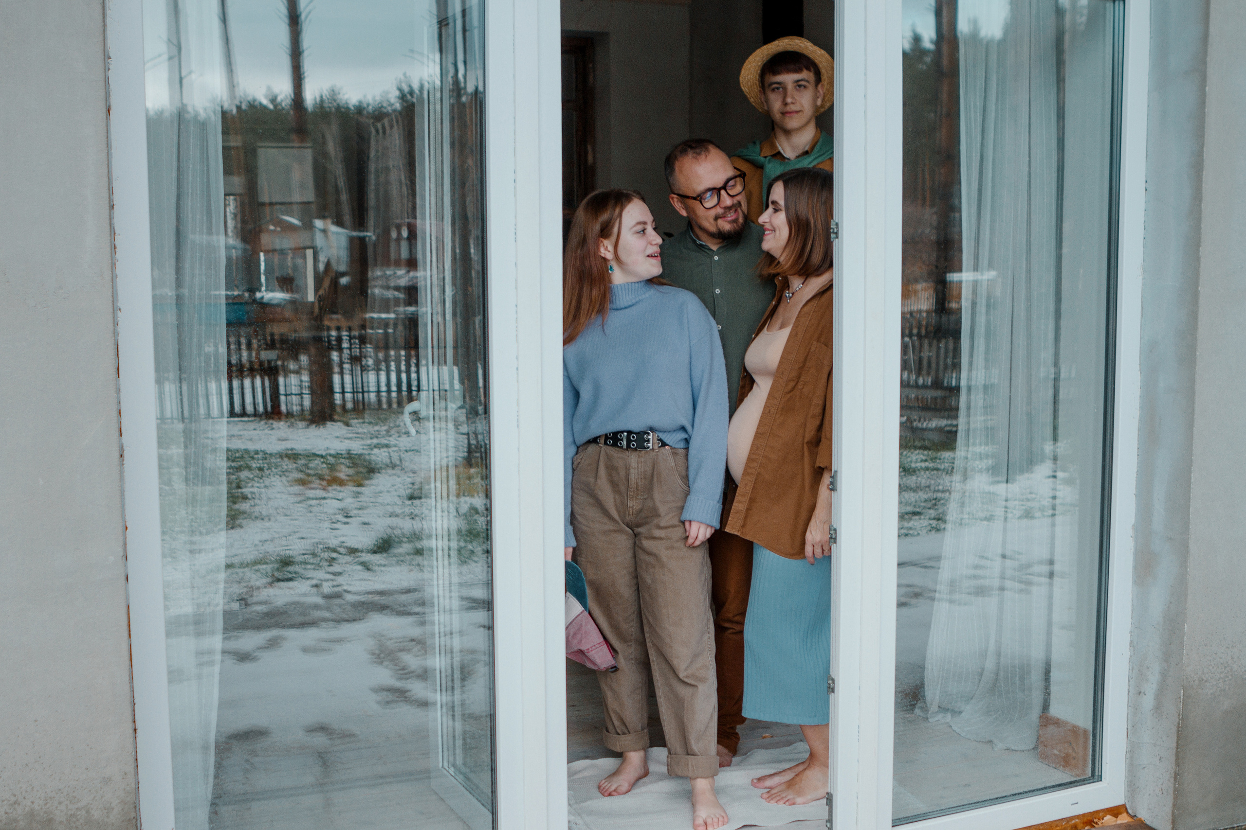 Семейная фотосессия дом. Свадебный и семейный фотограф Ибрагимова Мария из Екатеринбурга