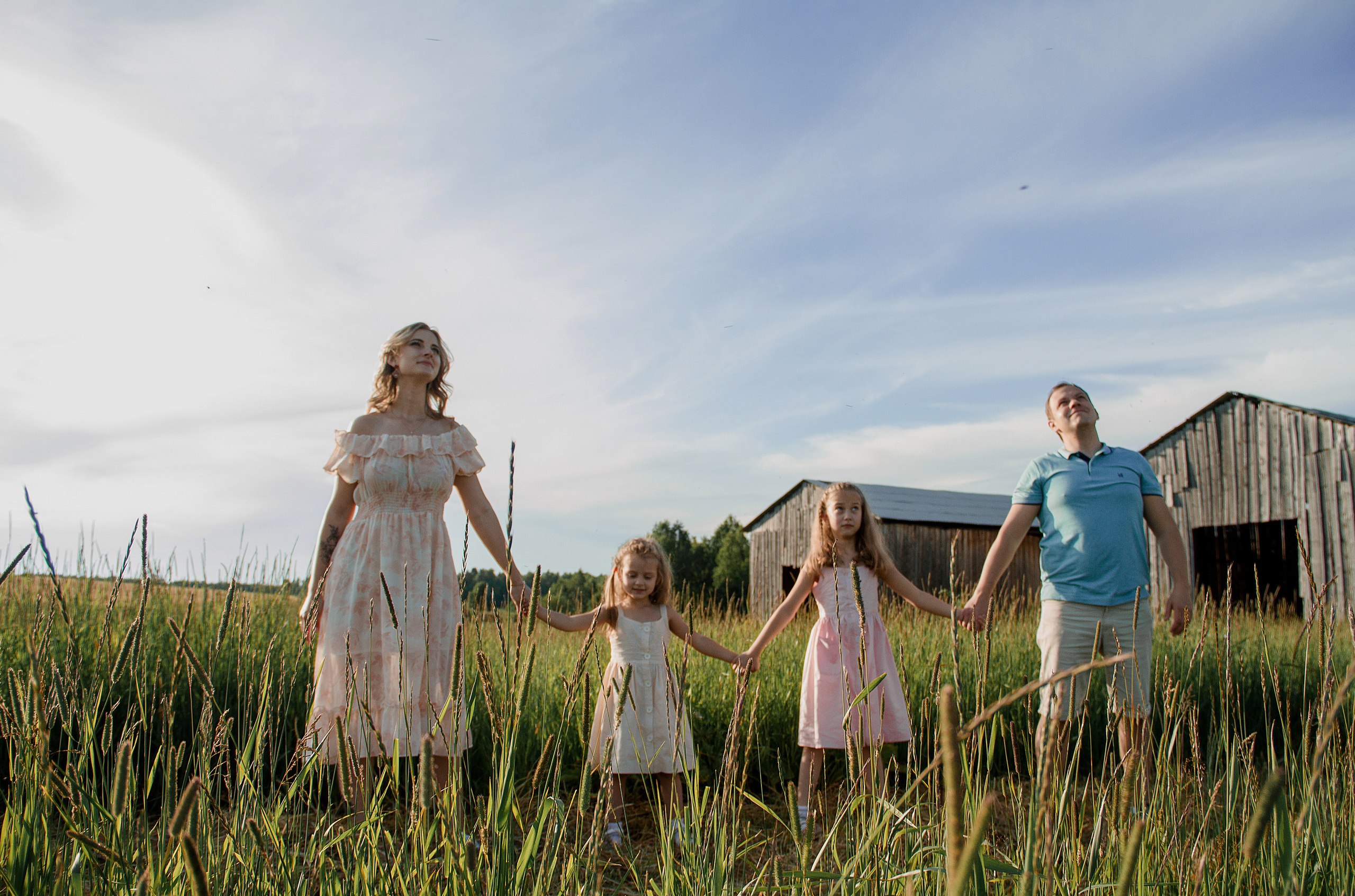 Семейная фотосессия прогулка. Свадебный и семейный фотограф Ибрагимова Мария из Екатеринбурга