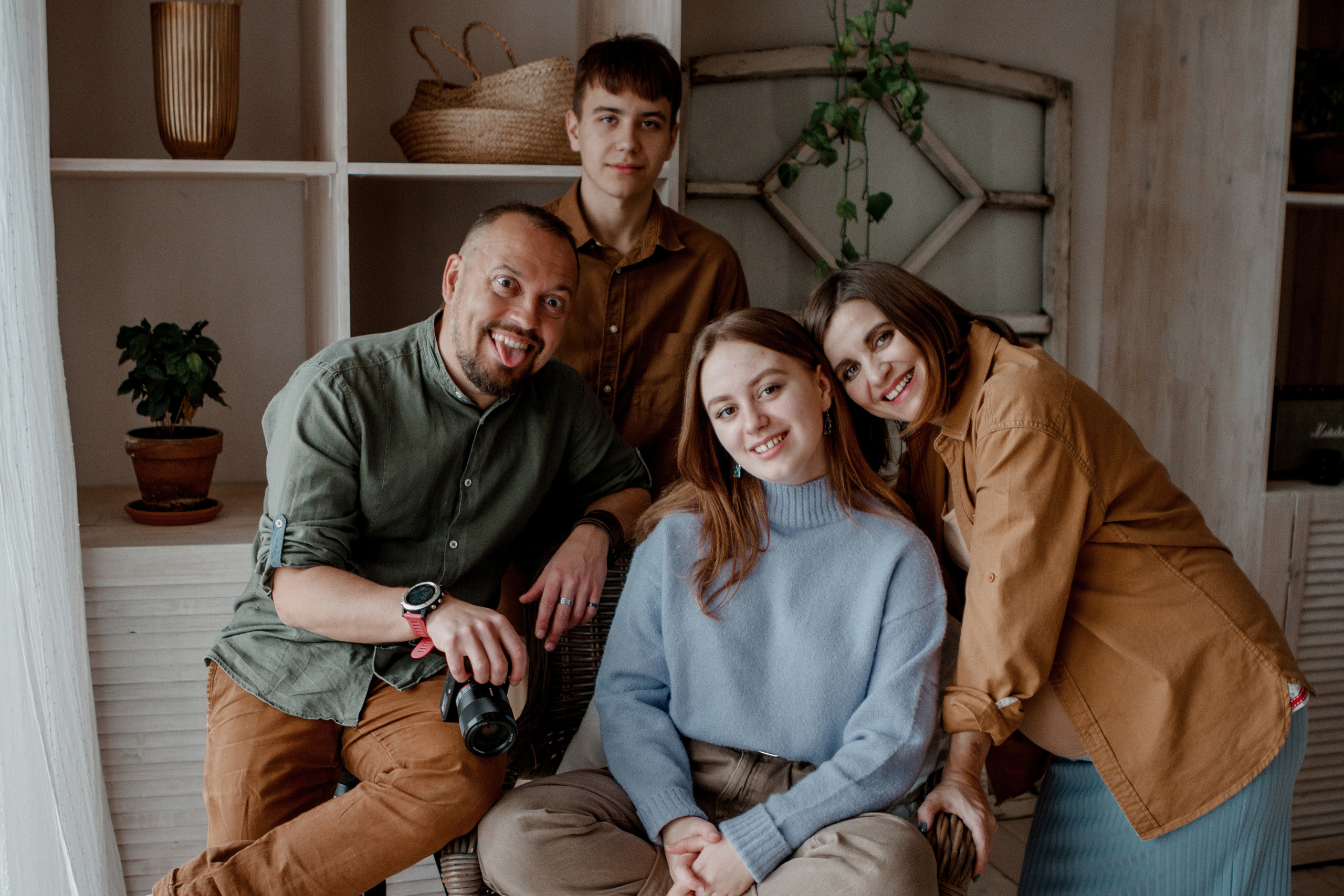 Семейная фотосессия дом. Свадебный и семейный фотограф Ибрагимова Мария из Екатеринбурга