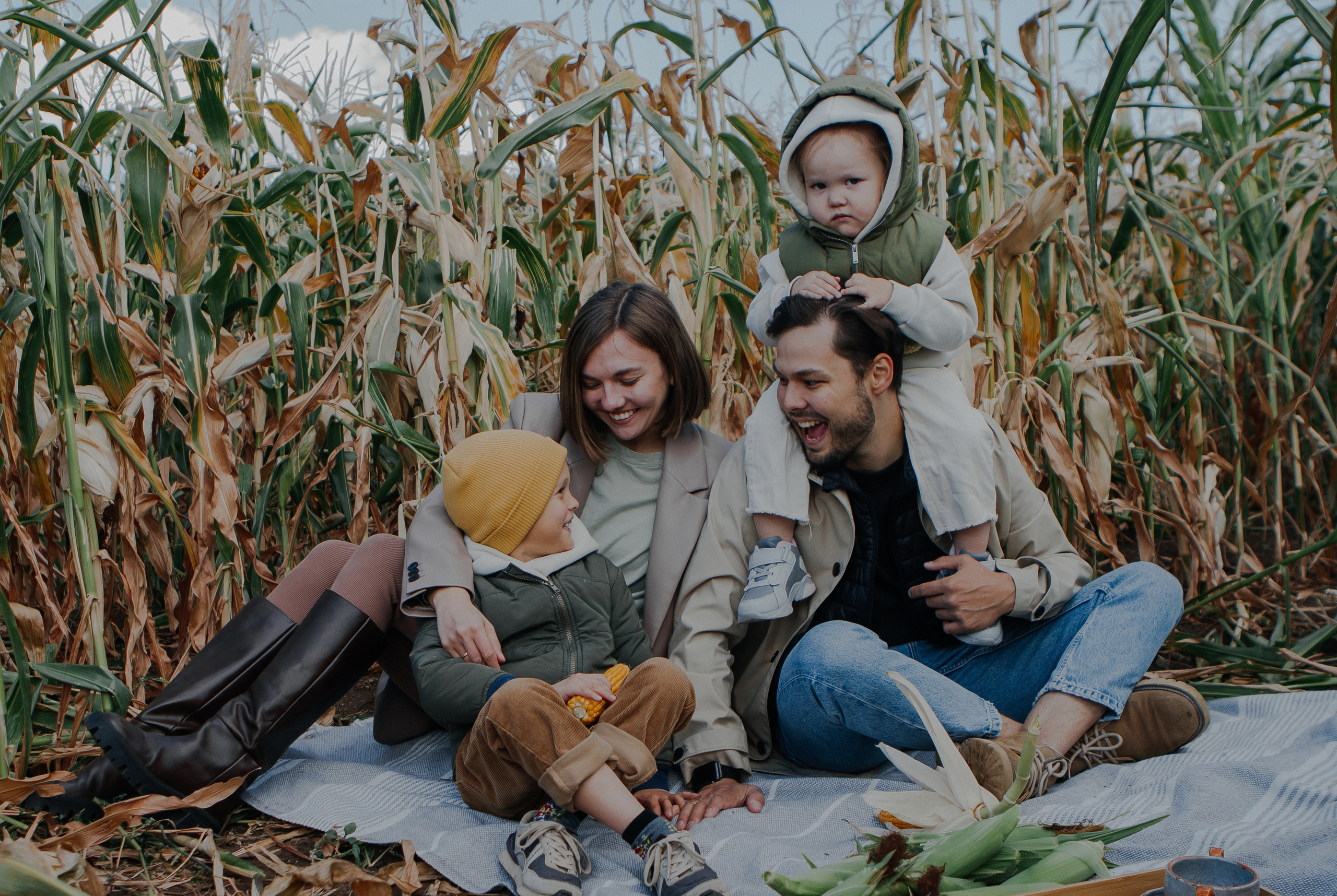 Семейная фотосессия природа. Свадебный и семейный фотограф Ибрагимова Мария из Екатеринбурга