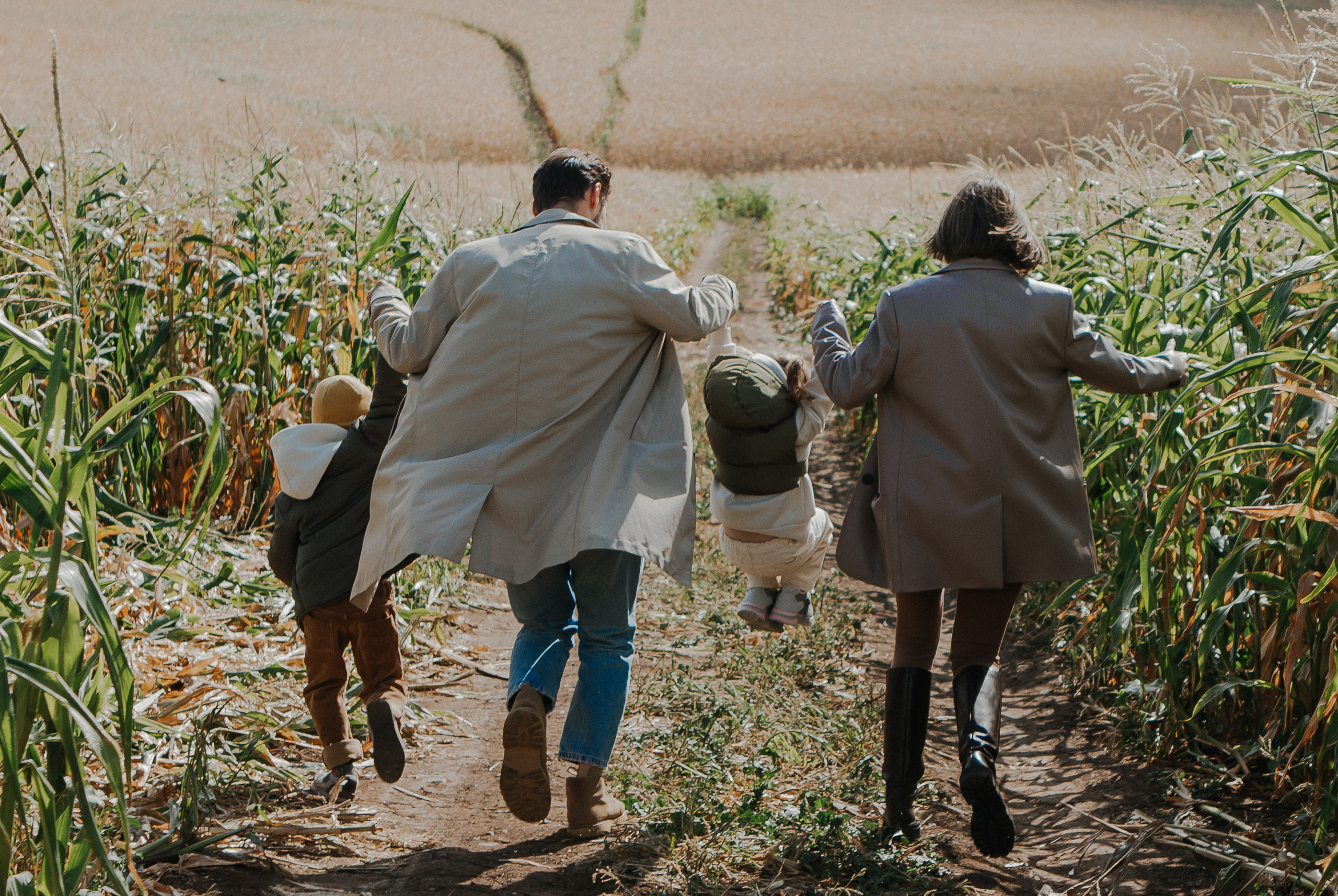 Семейная фотосессия природа. Свадебный и семейный фотограф Ибрагимова Мария из Екатеринбурга