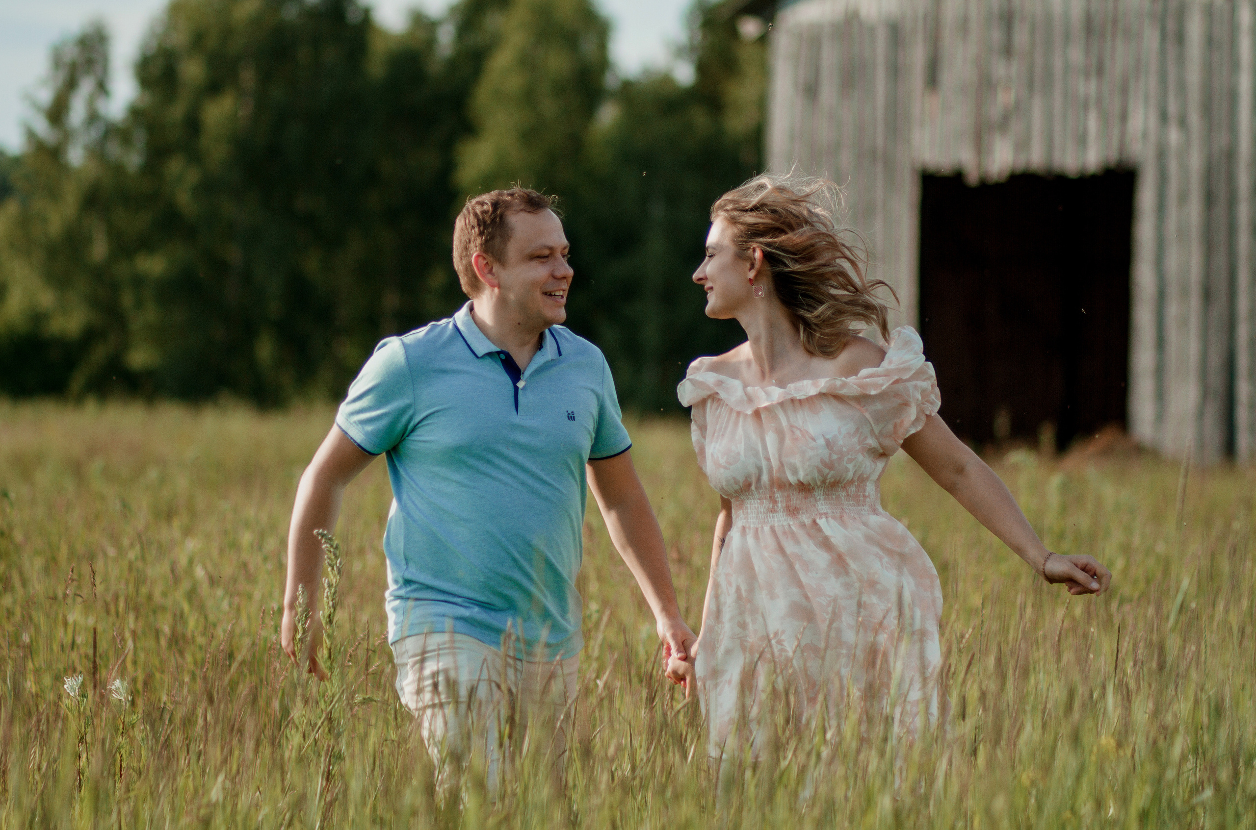 Семейная фотосессия прогулка. Свадебный и семейный фотограф Ибрагимова Мария из Екатеринбурга