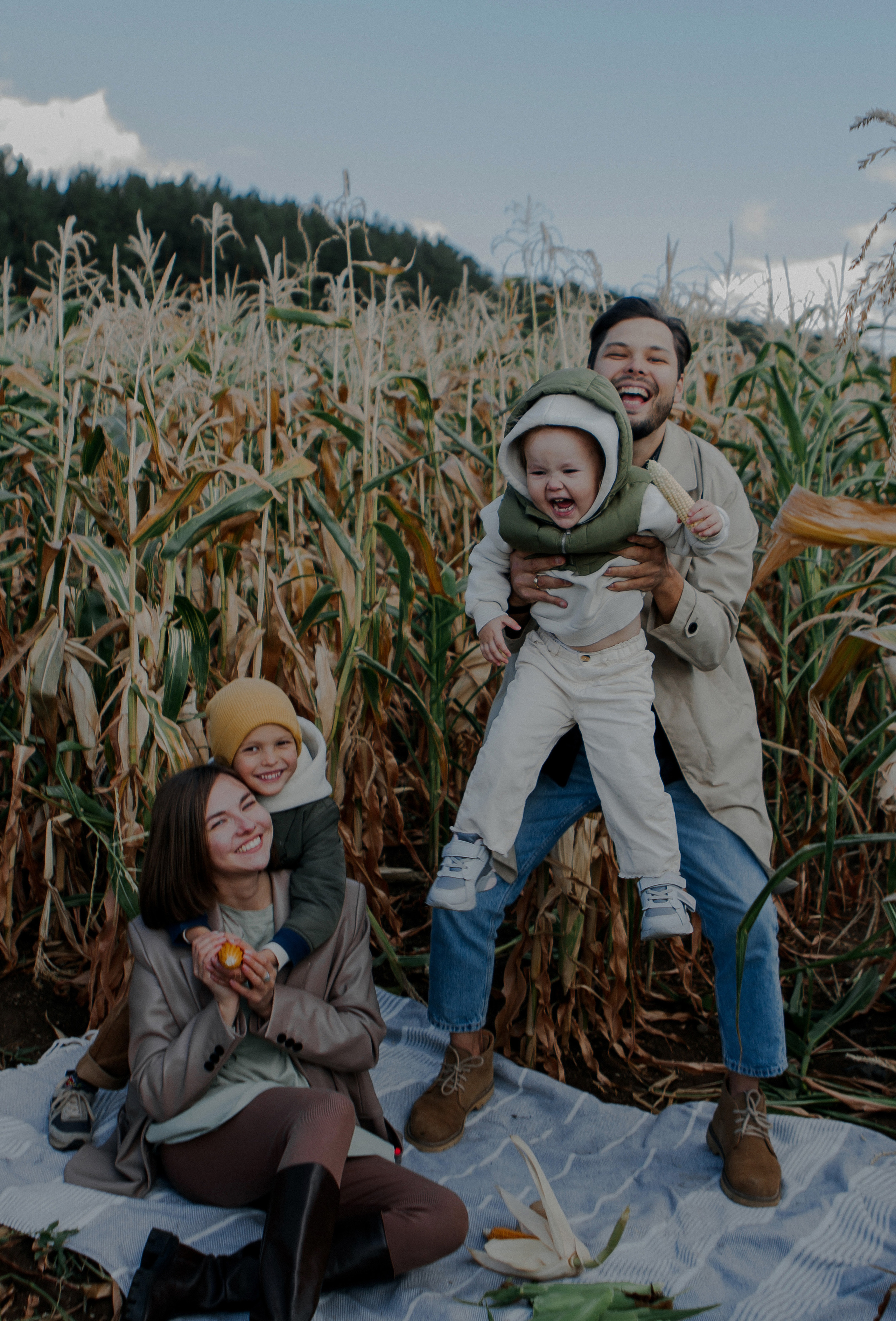 Семейная фотосессия природа. Свадебный и семейный фотограф Ибрагимова Мария из Екатеринбурга