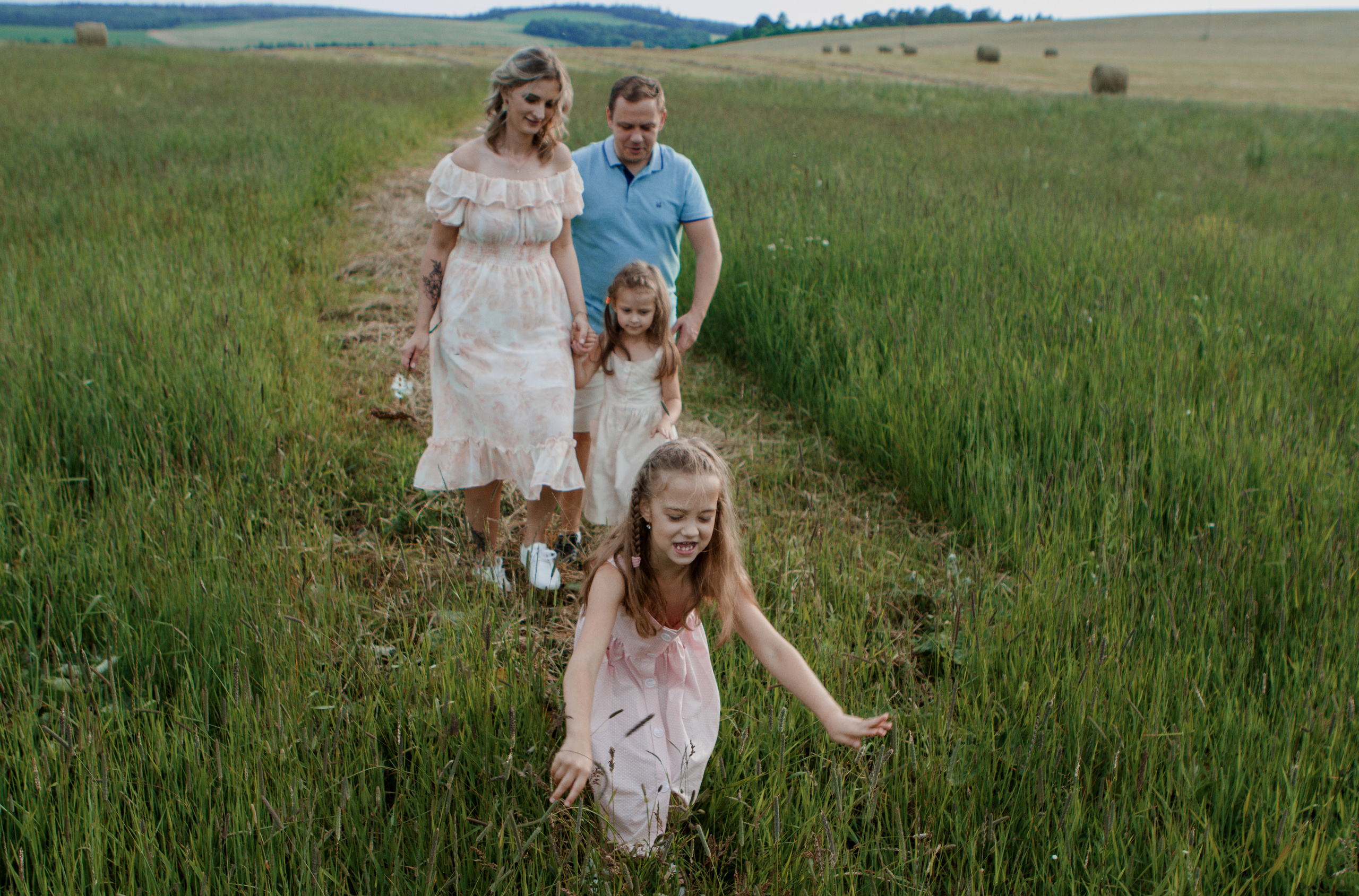 Семейная фотосессия прогулка. Свадебный и семейный фотограф Ибрагимова Мария из Екатеринбурга