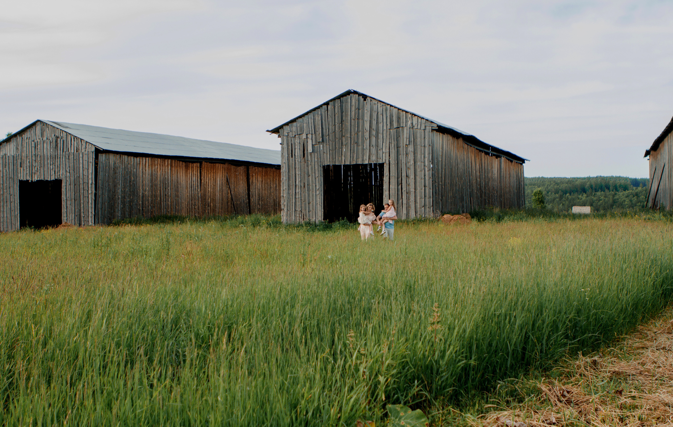 Семейная фотосессия прогулка. Свадебный и семейный фотограф Ибрагимова Мария из Екатеринбурга