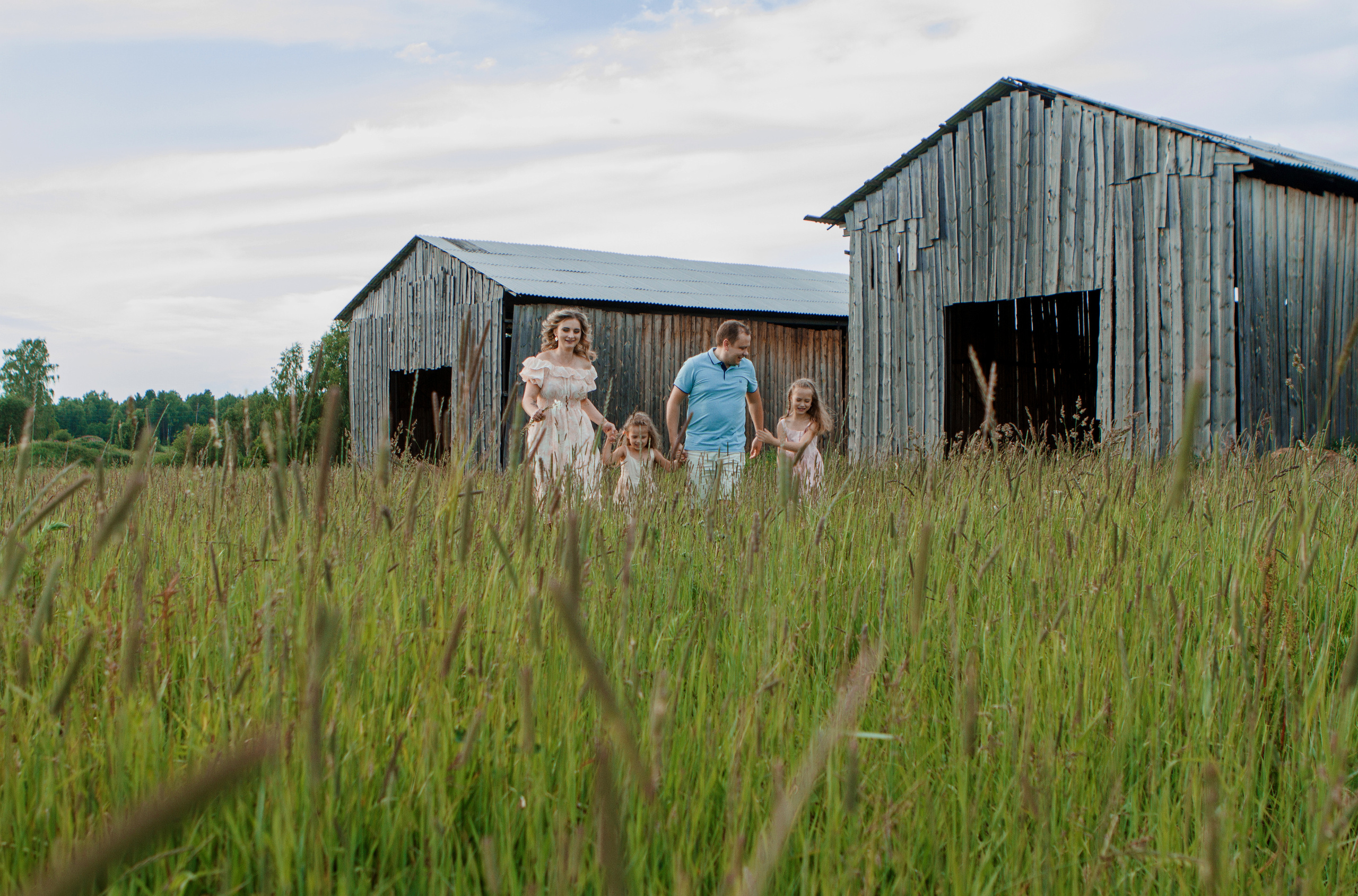 Семейная фотосессия прогулка. Свадебный и семейный фотограф Ибрагимова Мария из Екатеринбурга