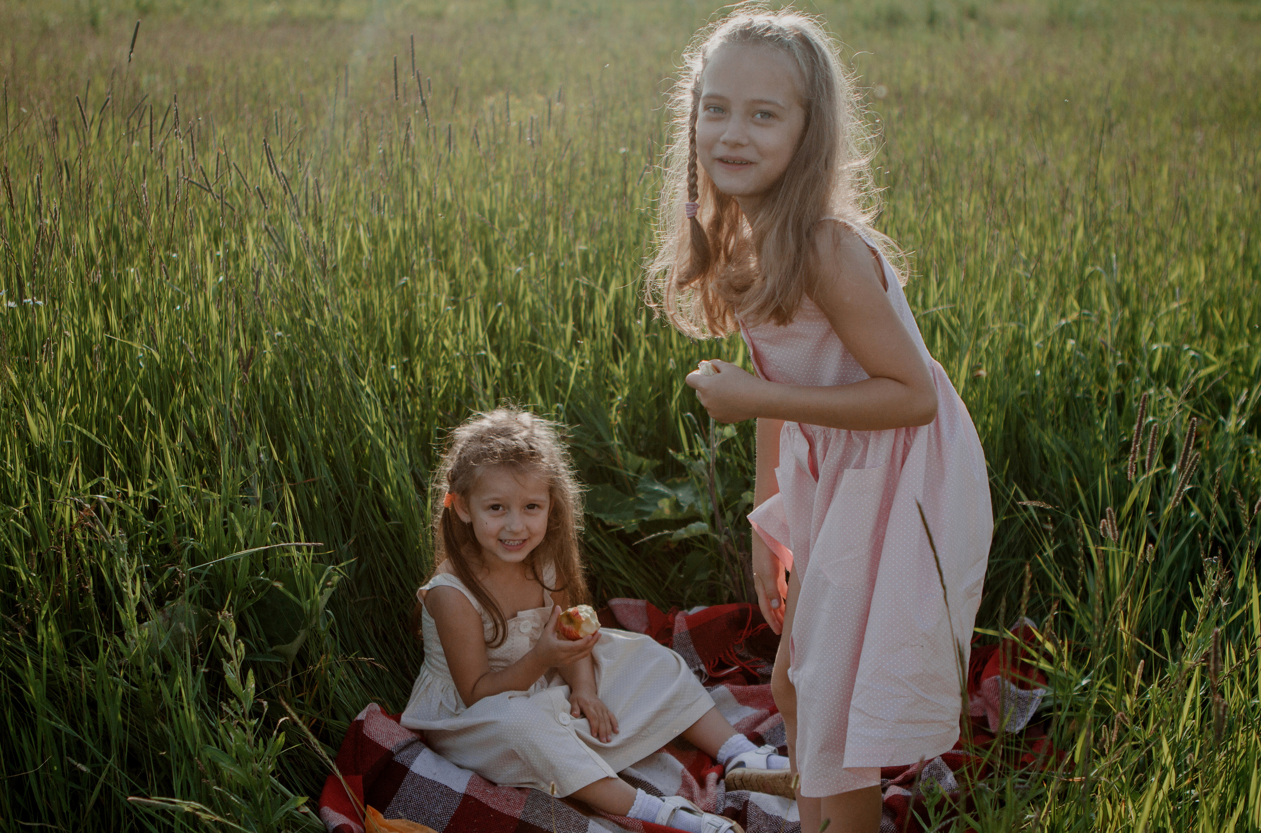 Семейная фотосессия прогулка. Свадебный и семейный фотограф Ибрагимова Мария из Екатеринбурга