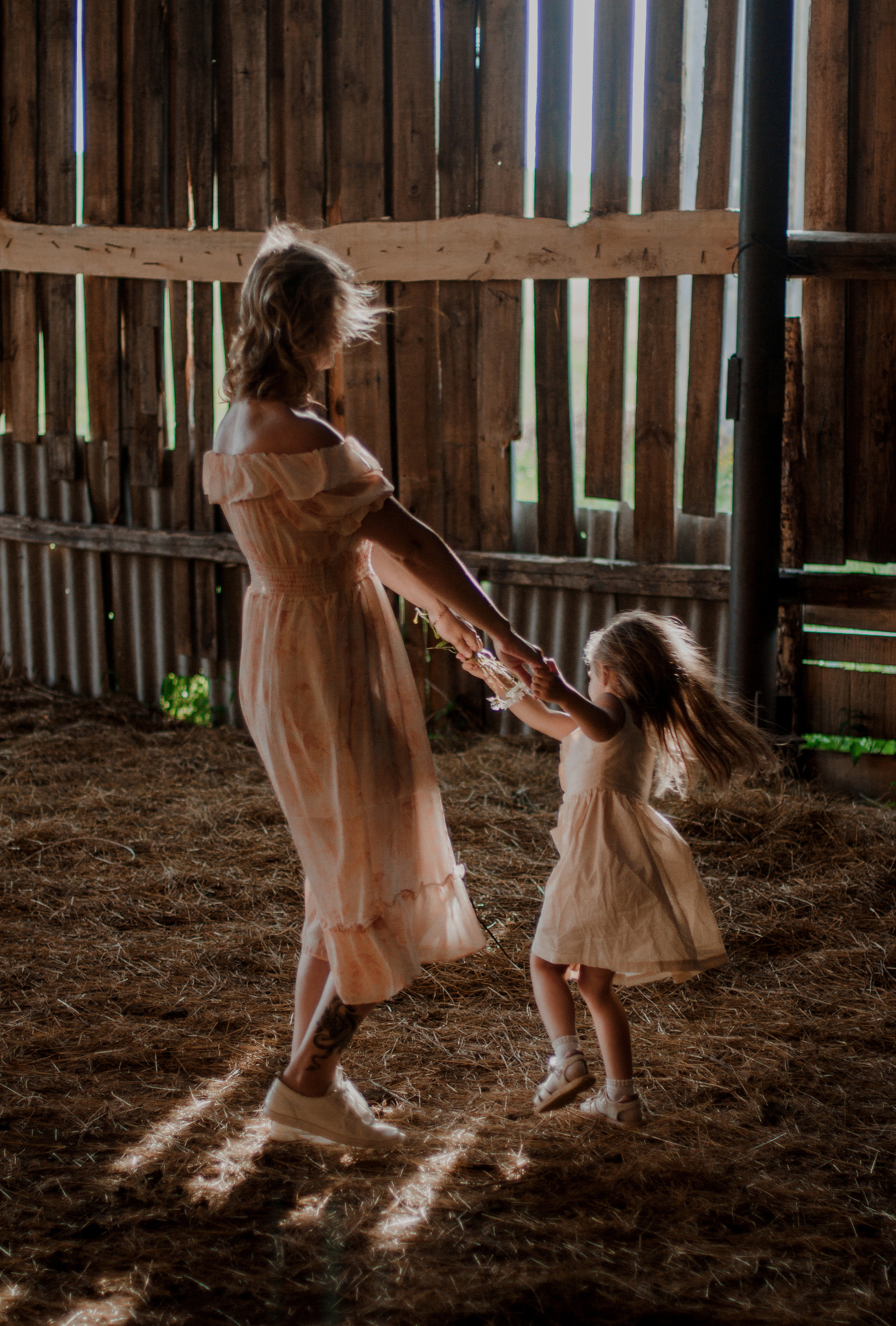 Семейная фотосессия прогулка. Свадебный и семейный фотограф Ибрагимова Мария из Екатеринбурга