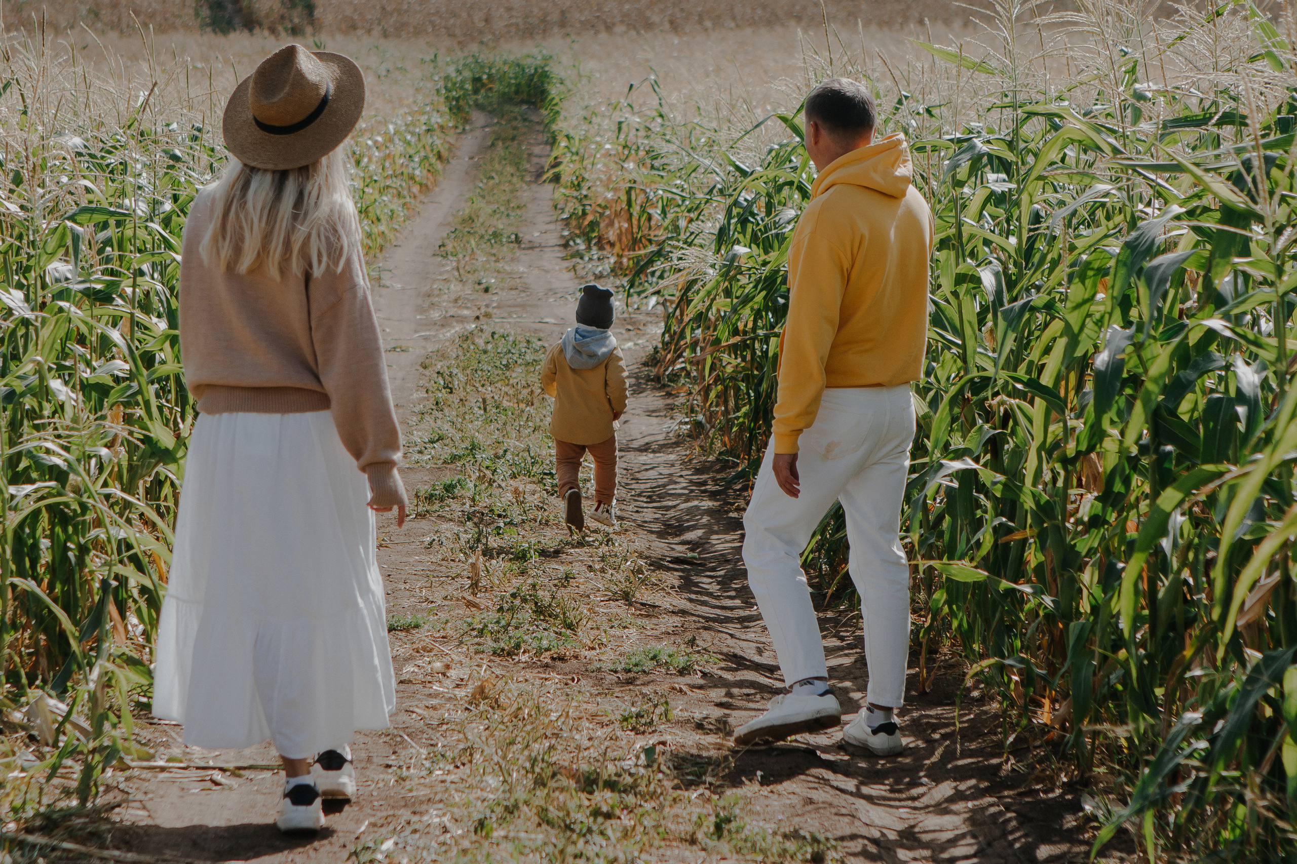 Семейная фотосессия природа. Свадебный и семейный фотограф Ибрагимова Мария из Екатеринбурга