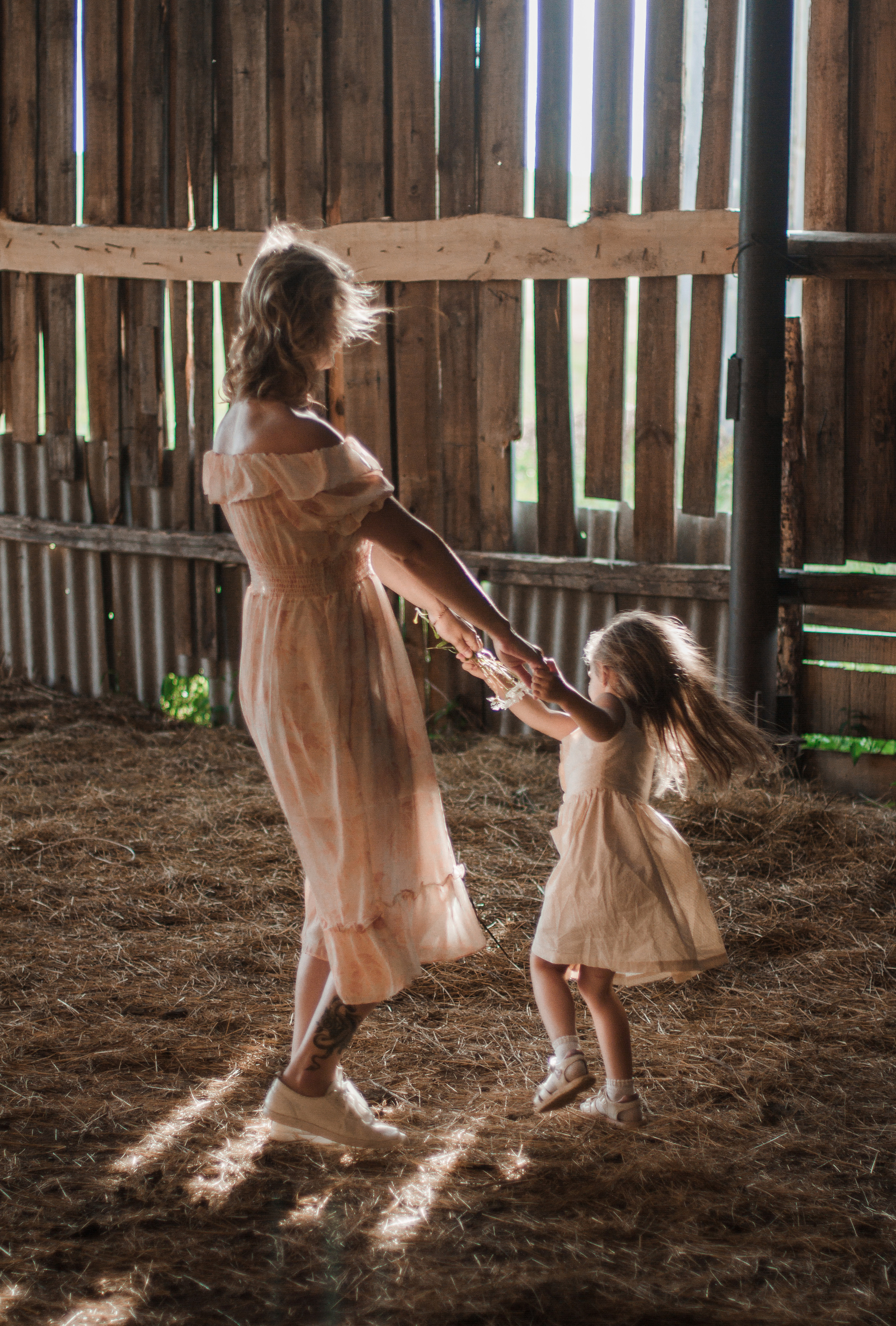 Семейная фотосессия прогулка. Свадебный и семейный фотограф Ибрагимова Мария из Екатеринбурга