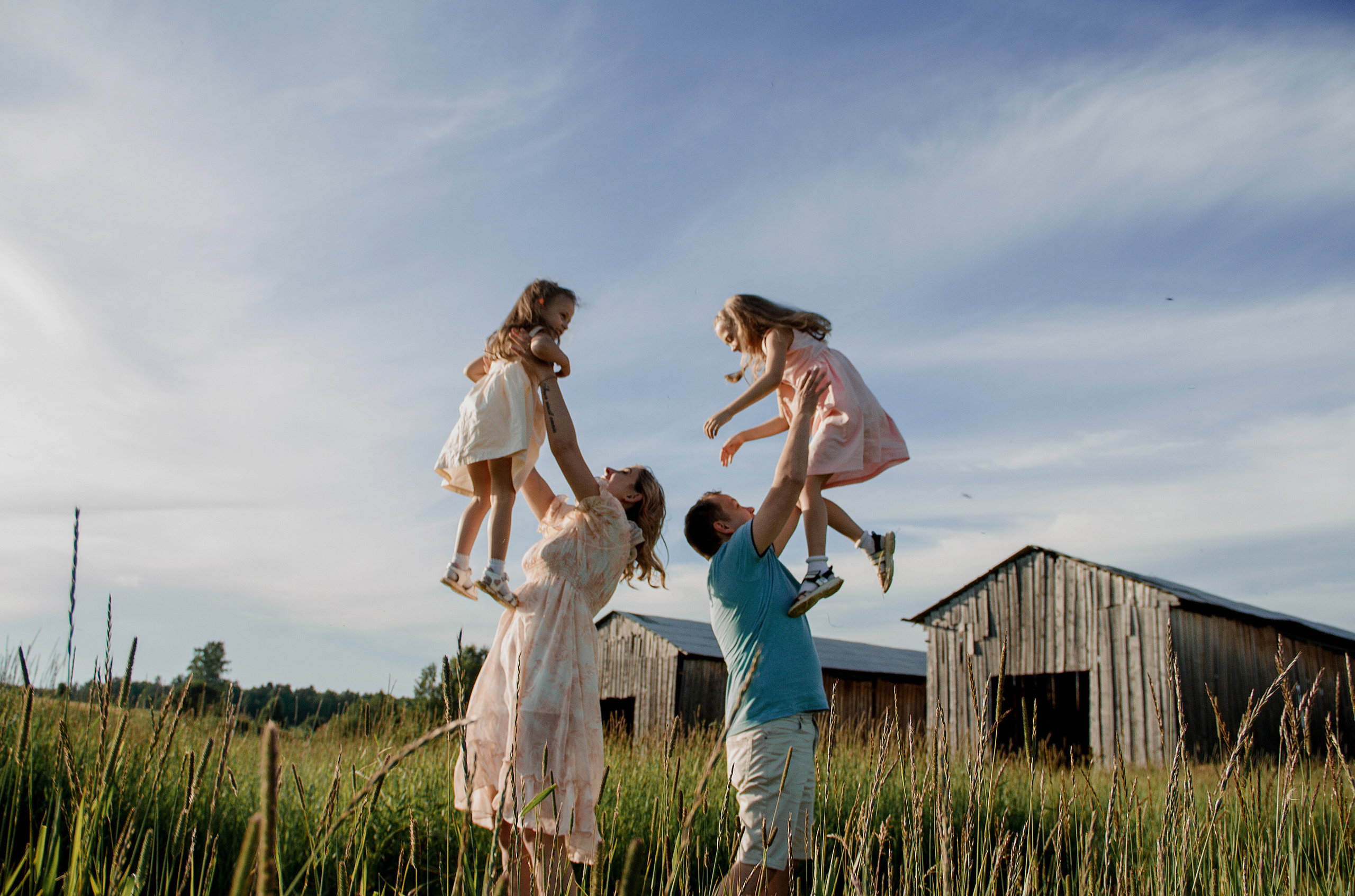 Семейная фотосессия прогулка. Свадебный и семейный фотограф Ибрагимова Мария из Екатеринбурга