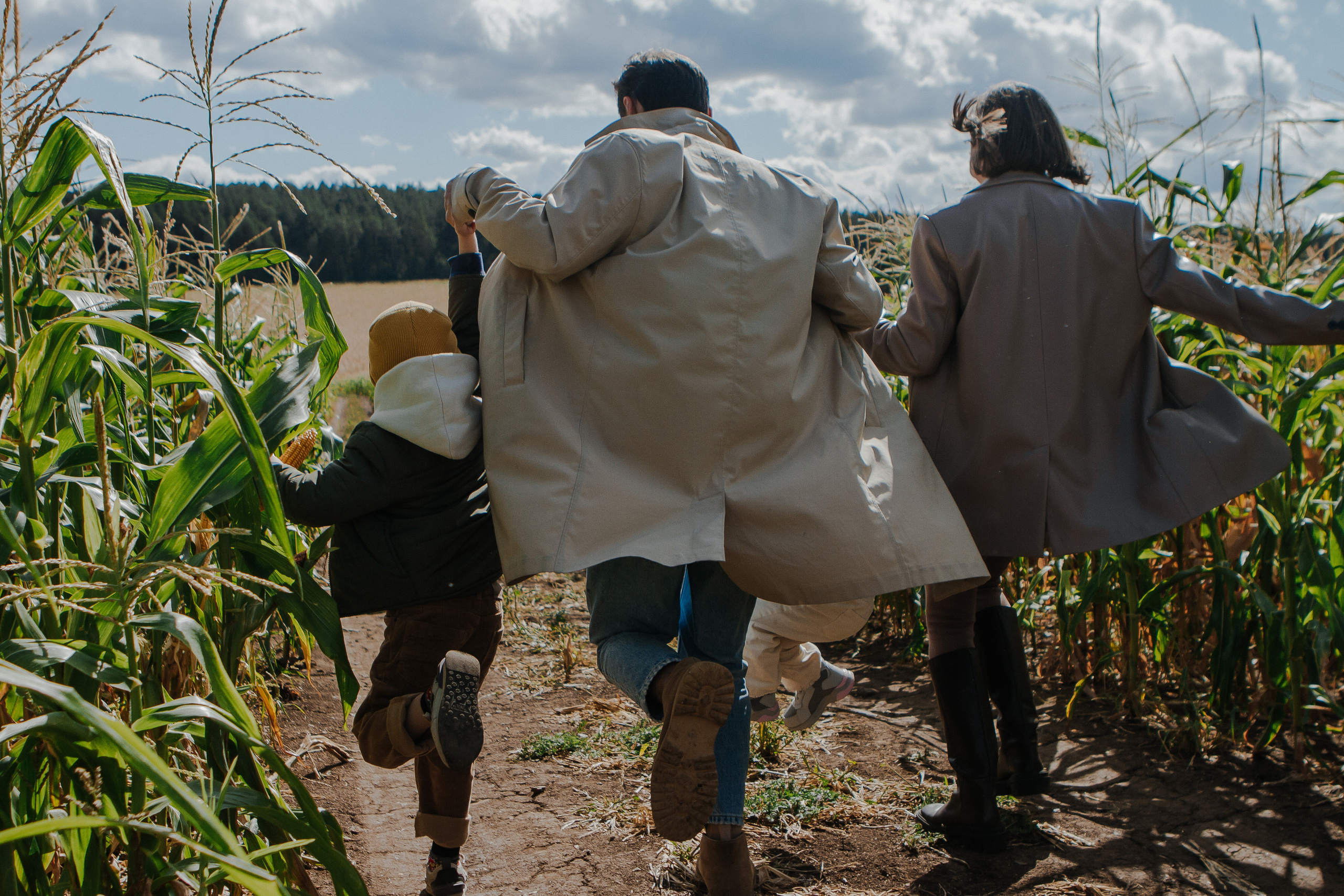 Семейная фотосессия природа. Свадебный и семейный фотограф Ибрагимова Мария из Екатеринбурга