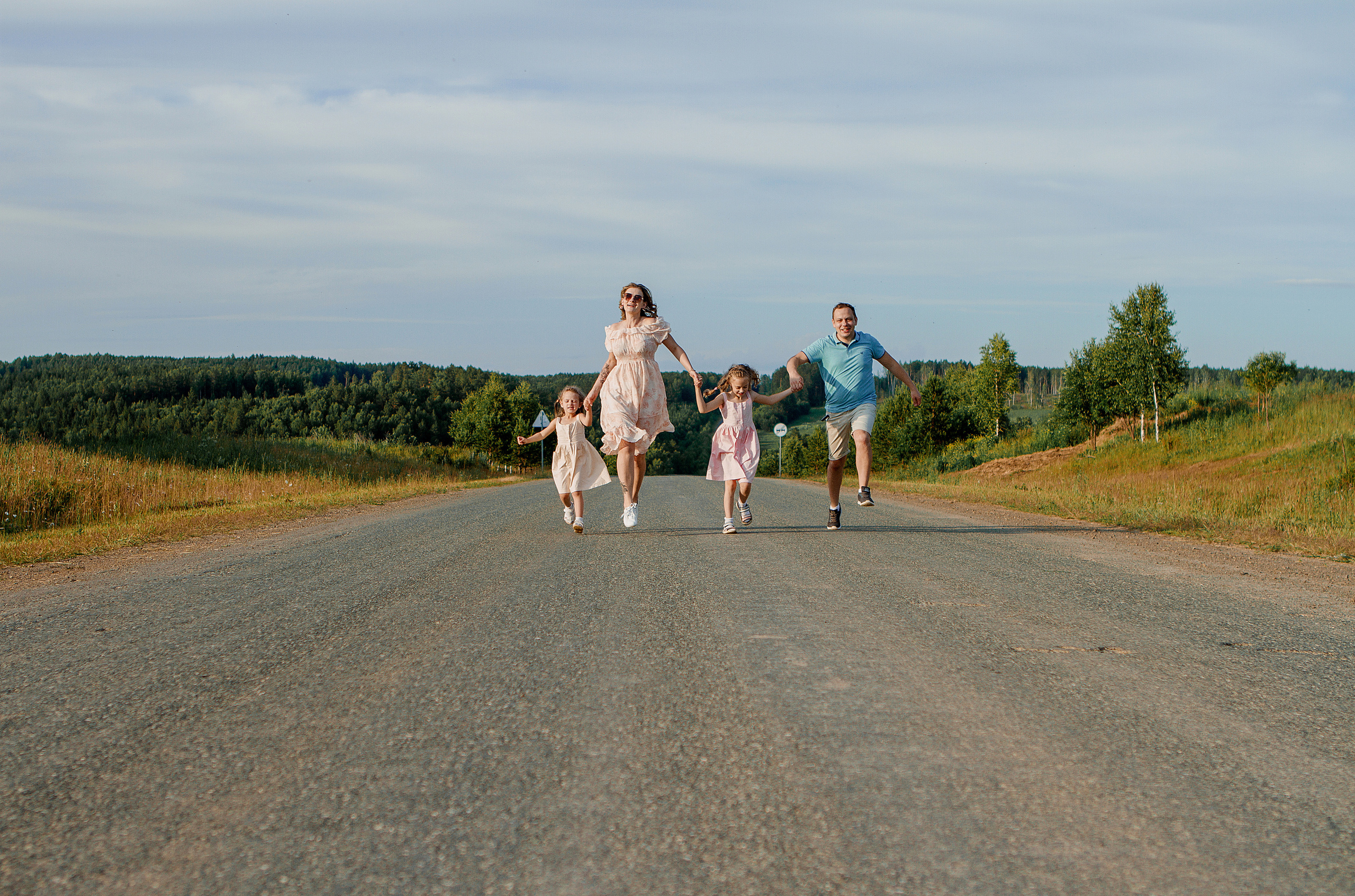 Семейная фотосессия прогулка. Свадебный и семейный фотограф Ибрагимова Мария из Екатеринбурга