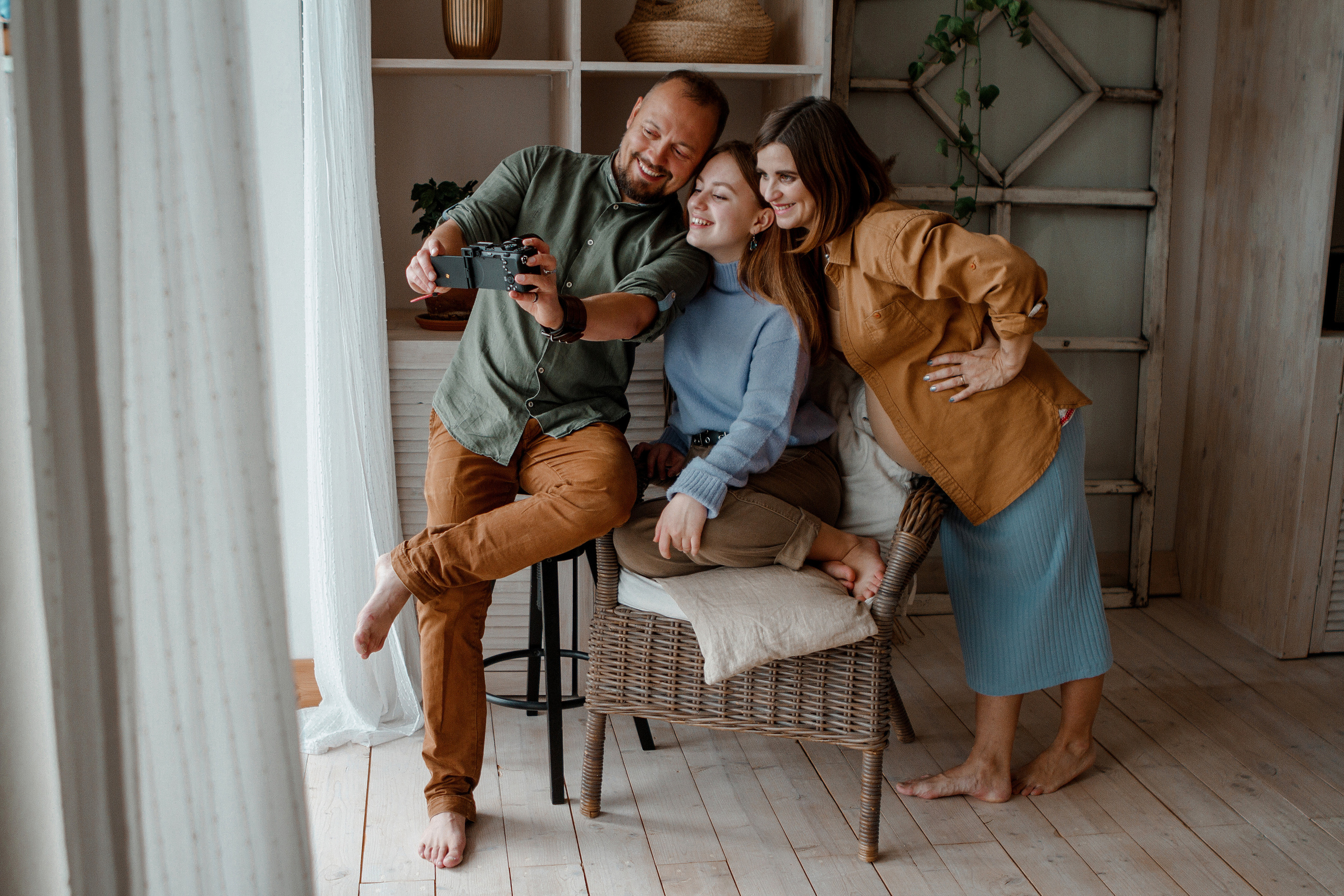 Семейная фотосессия дом. Свадебный и семейный фотограф Ибрагимова Мария из Екатеринбурга