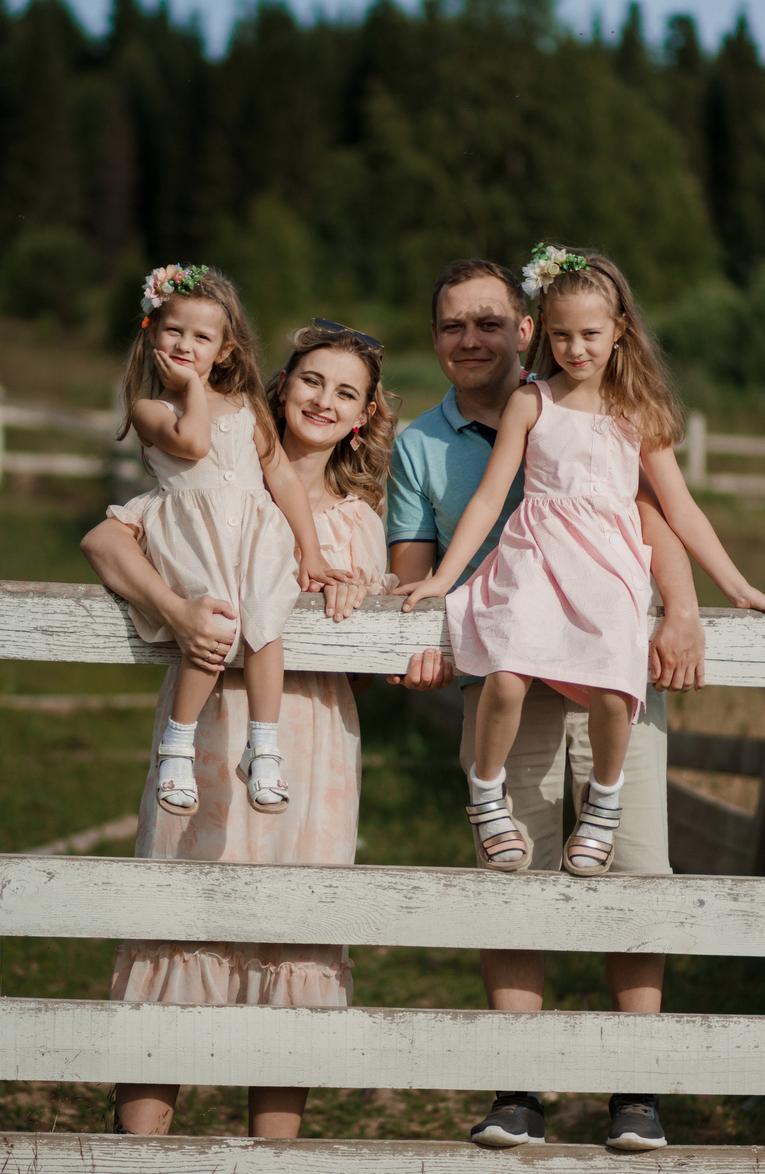 Семейная фотосессия прогулка. Свадебный и семейный фотограф Ибрагимова Мария из Екатеринбурга