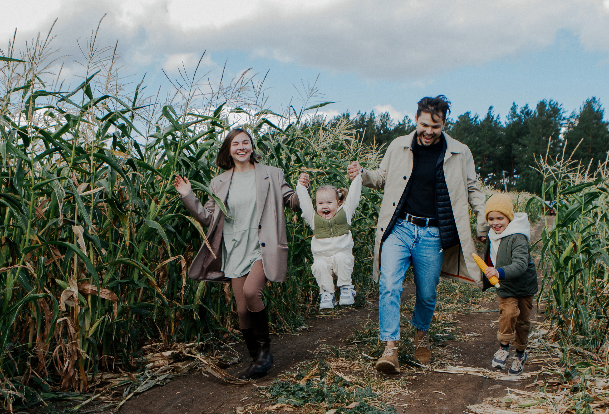 Семейная фотосессия природа. Свадебный и семейный фотограф Ибрагимова Мария из Екатеринбурга
