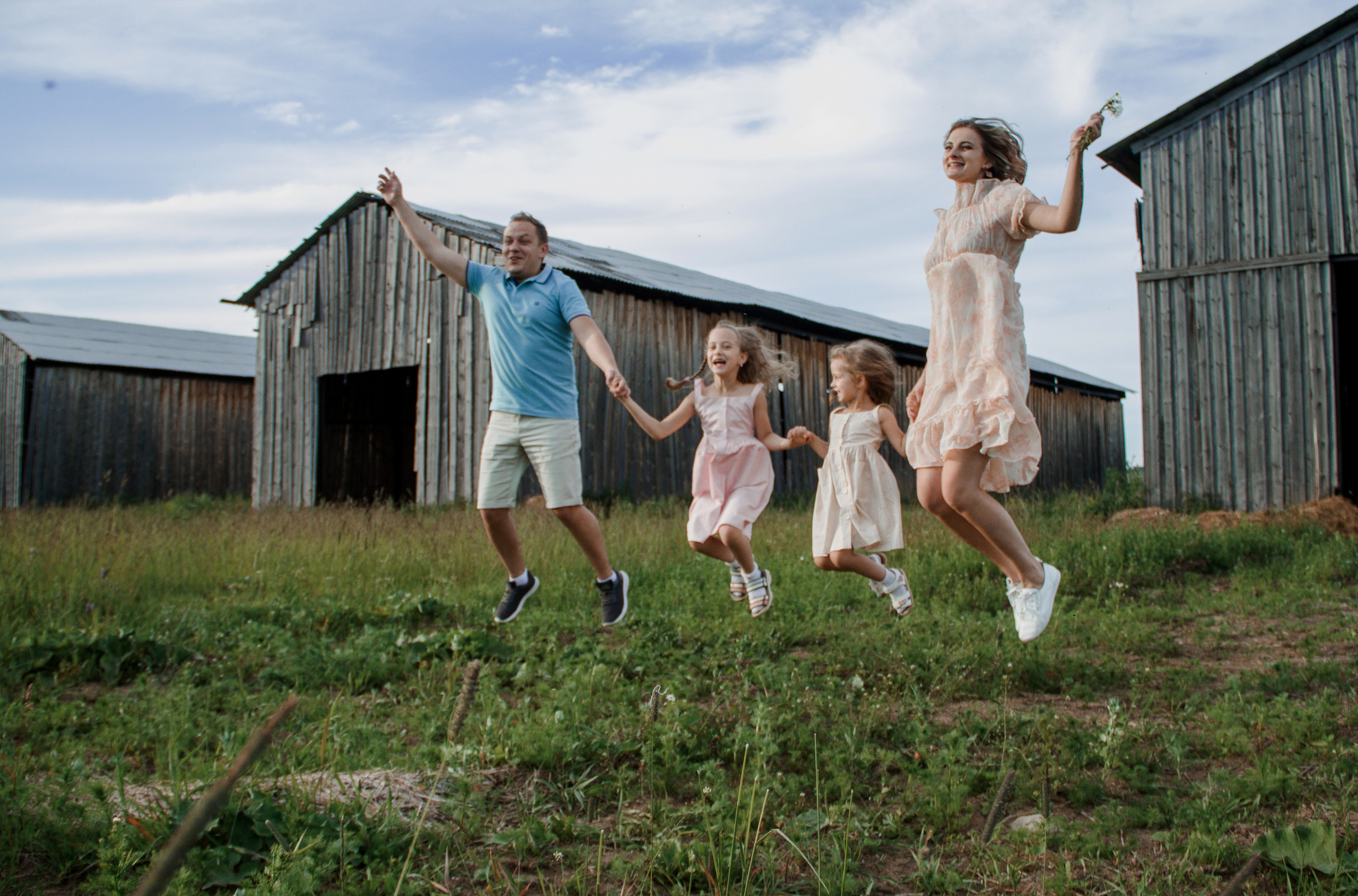 Семейная фотосессия прогулка. Свадебный и семейный фотограф Ибрагимова Мария из Екатеринбурга