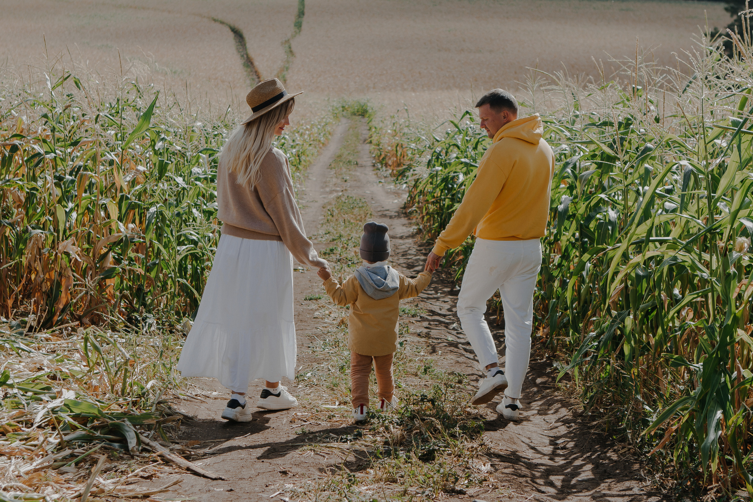 Семейная фотосессия природа. Свадебный и семейный фотограф Ибрагимова Мария из Екатеринбурга
