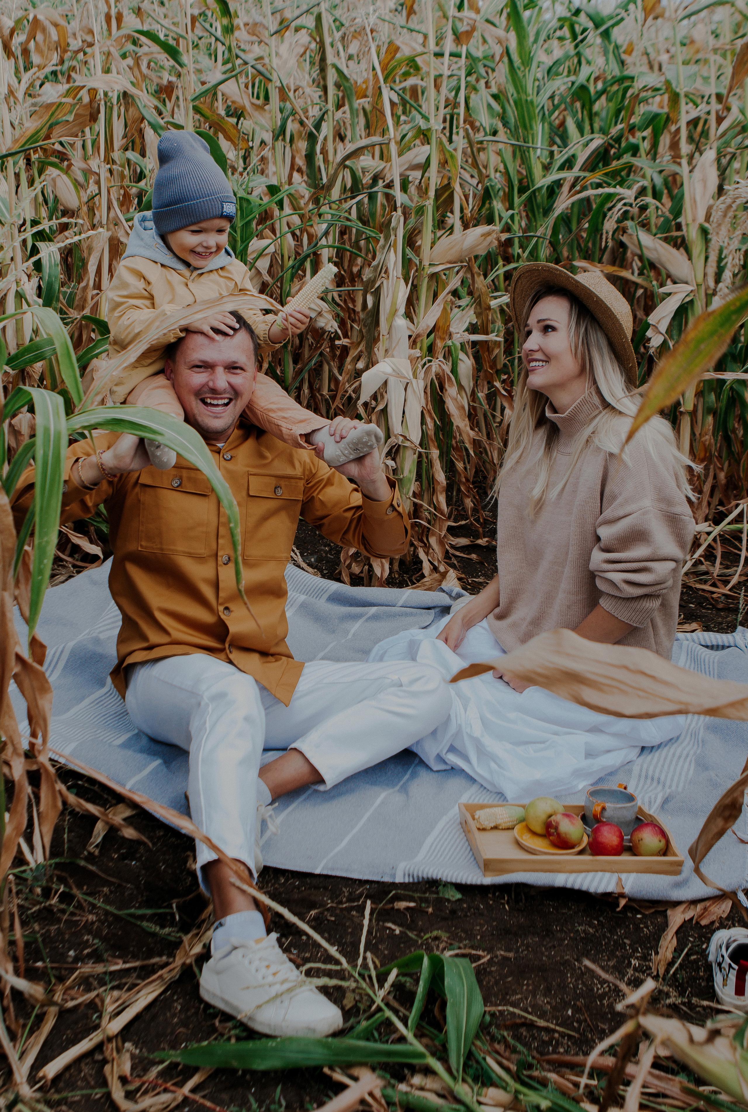 Семейная фотосессия природа. Свадебный и семейный фотограф Ибрагимова Мария из Екатеринбурга