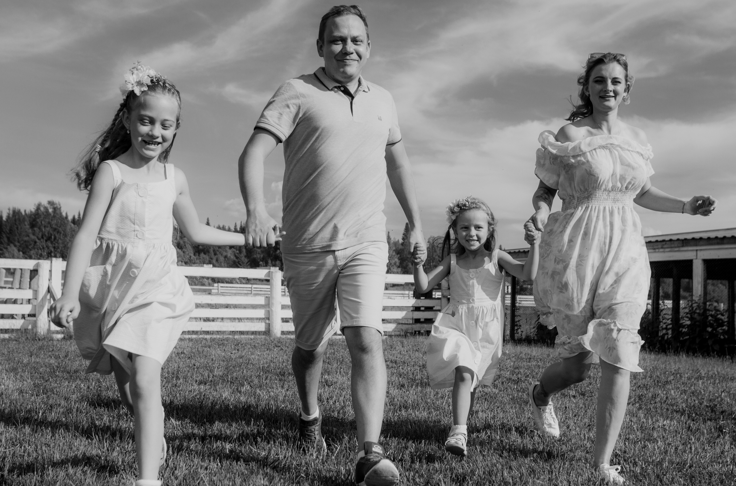 Семейная фотосессия прогулка. Свадебный и семейный фотограф Ибрагимова Мария из Екатеринбурга