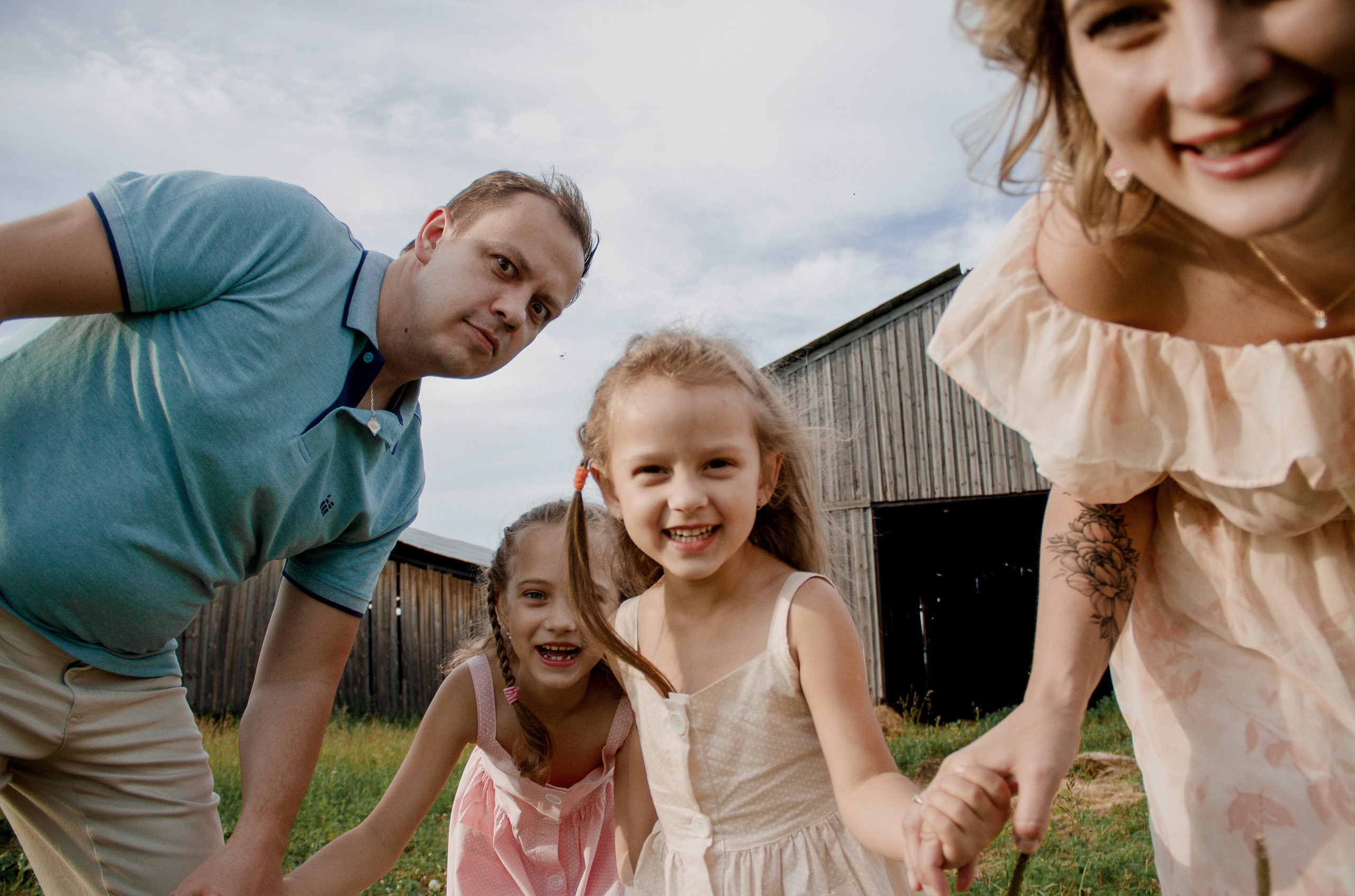 Семейная фотосессия прогулка. Свадебный и семейный фотограф Ибрагимова Мария из Екатеринбурга