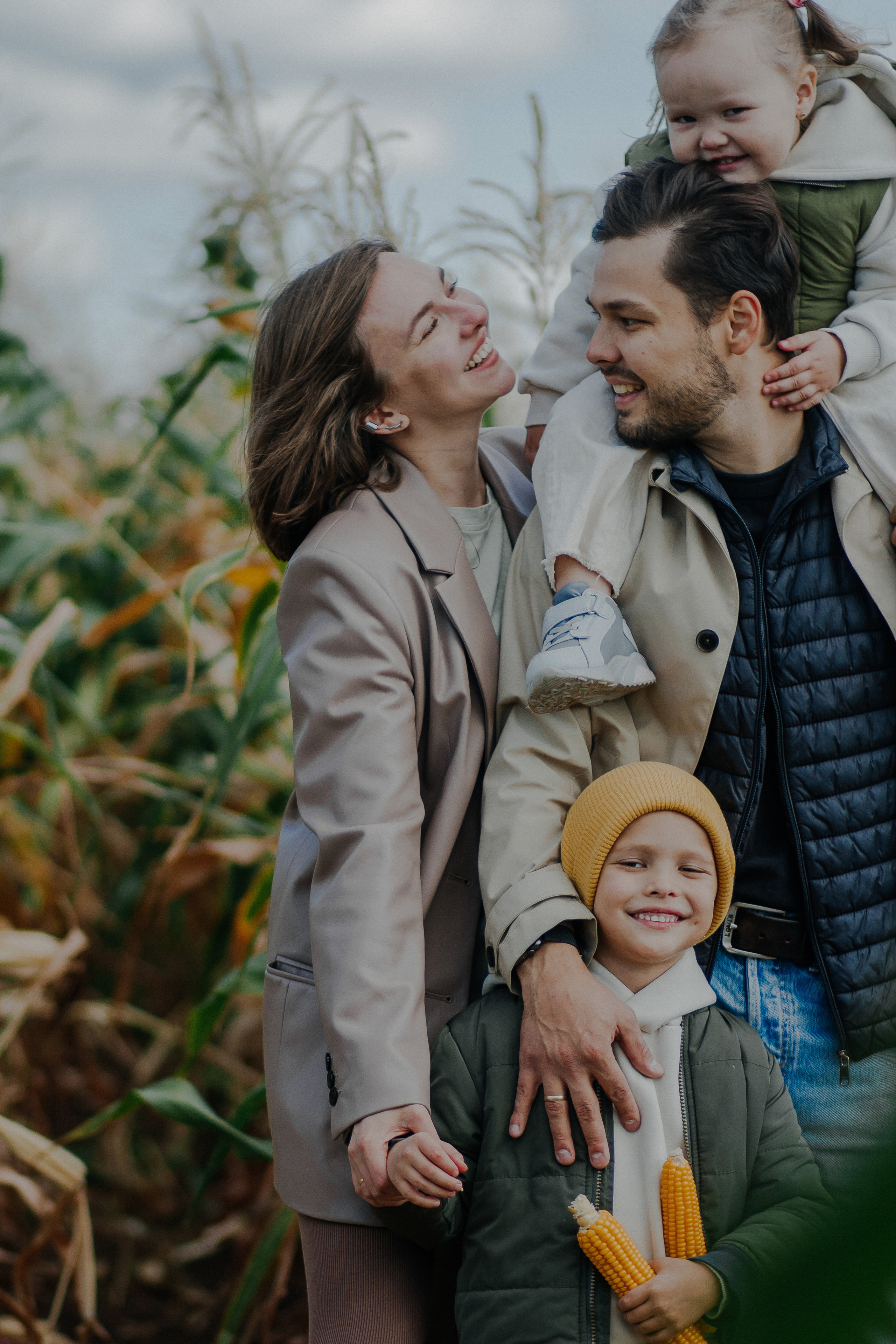 Семейная фотосессия природа. Свадебный и семейный фотограф Ибрагимова Мария из Екатеринбурга