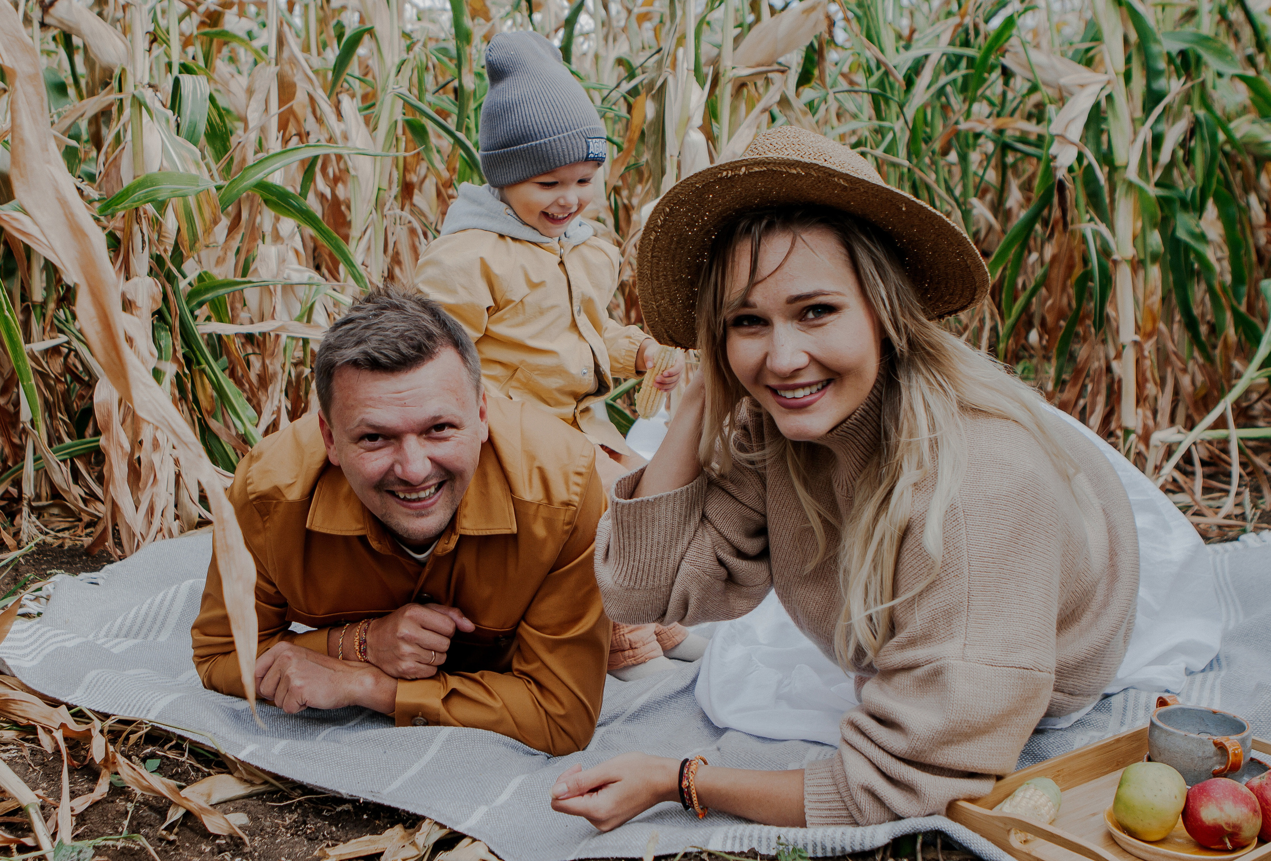 Семейная фотосессия природа. Свадебный и семейный фотограф Ибрагимова Мария из Екатеринбурга