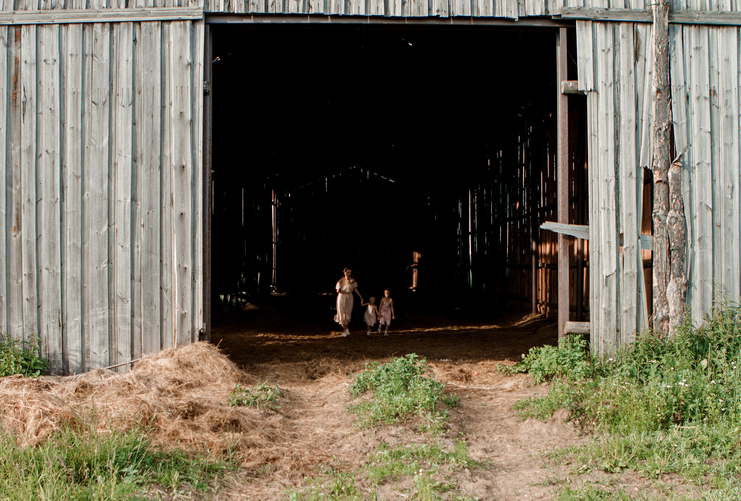 Семейная фотосессия прогулка. Свадебный и семейный фотограф Ибрагимова Мария из Екатеринбурга