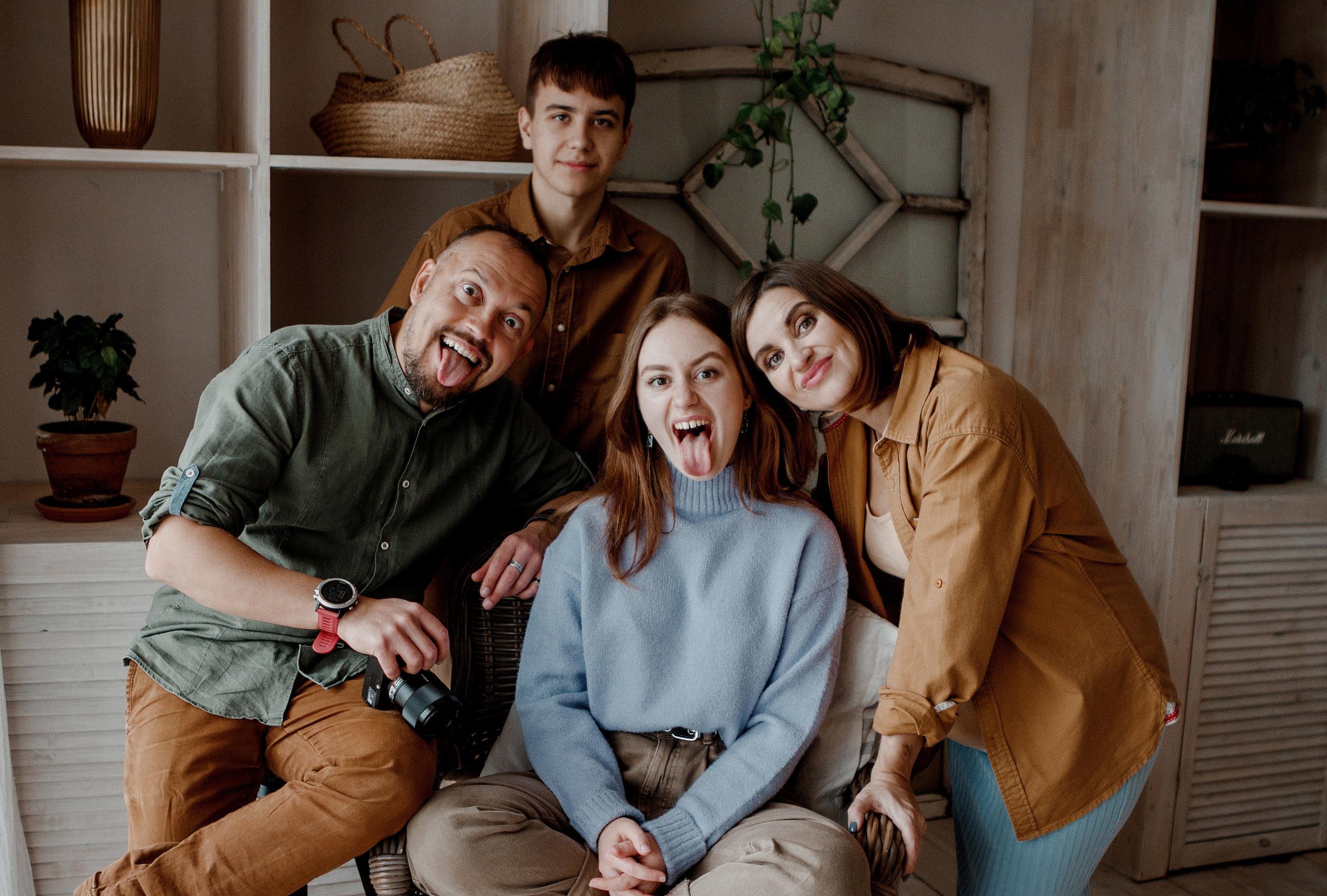 Семейная фотосессия дом. Свадебный и семейный фотограф Ибрагимова Мария из Екатеринбурга