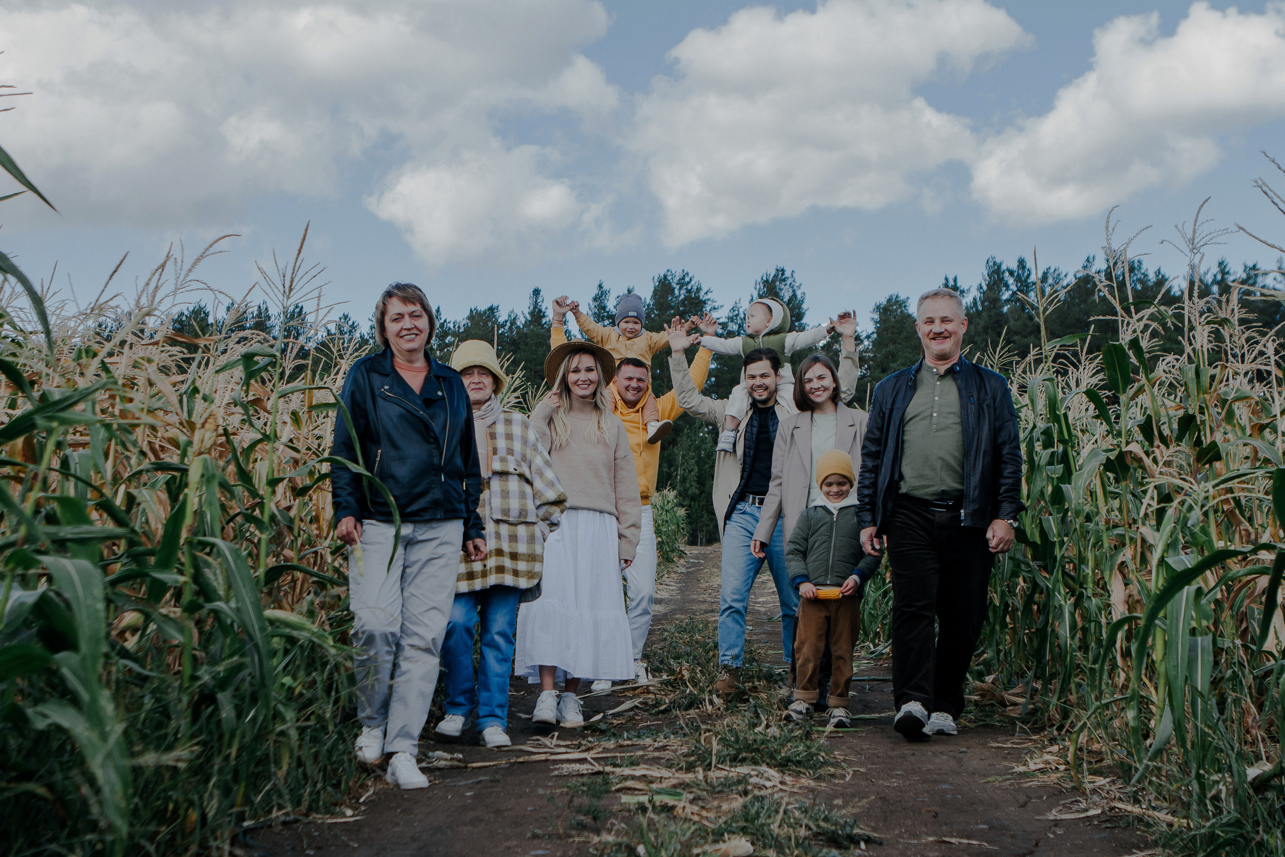 Семейная фотосессия природа. Свадебный и семейный фотограф Ибрагимова Мария из Екатеринбурга