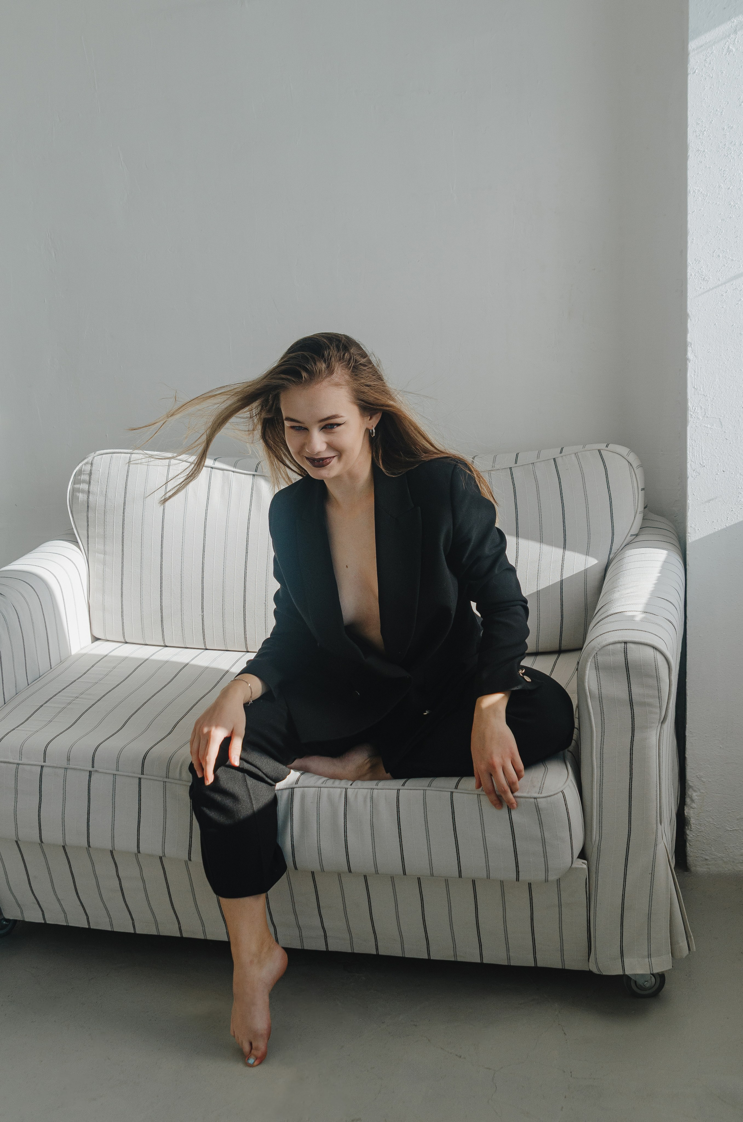 Женская фотосессия в стиле минимализм. Денисова Аля — фотограф для парных съемок и индивидуальных историй в Барнауле