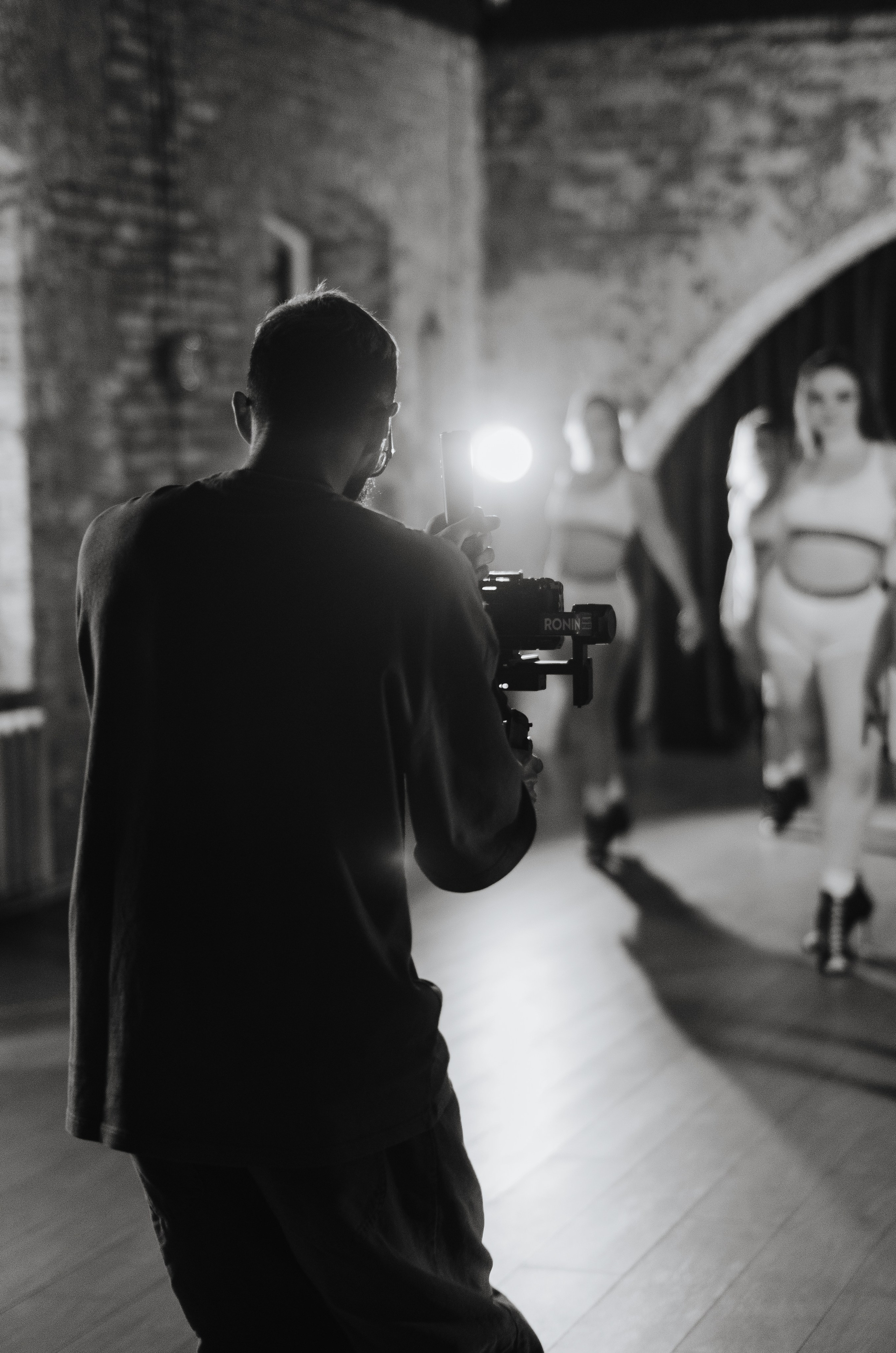 Фото-подглядки с видеосъемки танцевальной команды «Secret». Денисова Аля — фотограф для парных съемок и индивидуальных историй в Барнауле