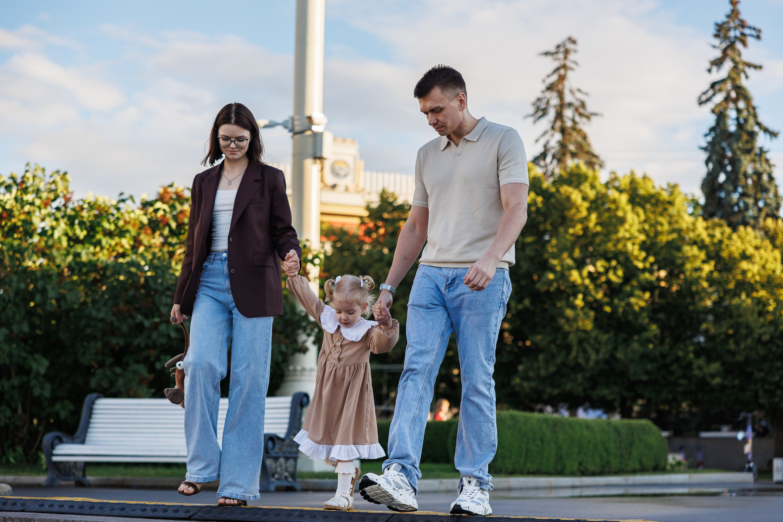 Семейная прогулка на ВДНХ. Свадебный и семейный фотограф в Москве Красинская Мария