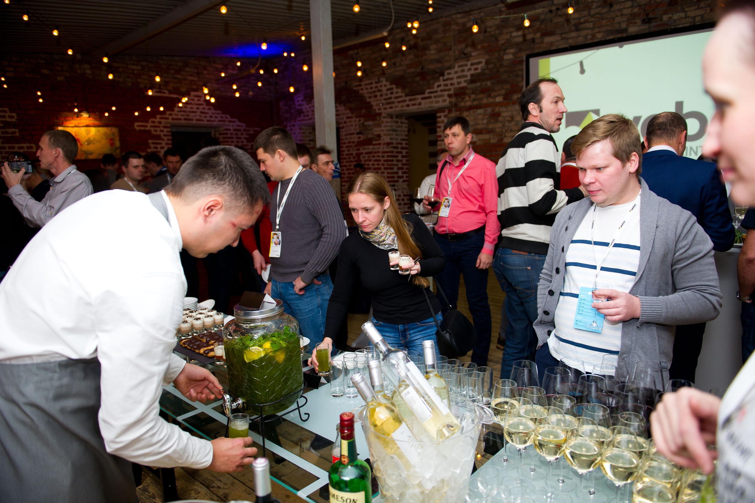 Saint-Gobain демонстрационный центр. Встреча блогеров и представителей фирмы. Репортажный фотограф и видеограф Слава Думчев. Тимбилдинги, отчетники, корпоративы