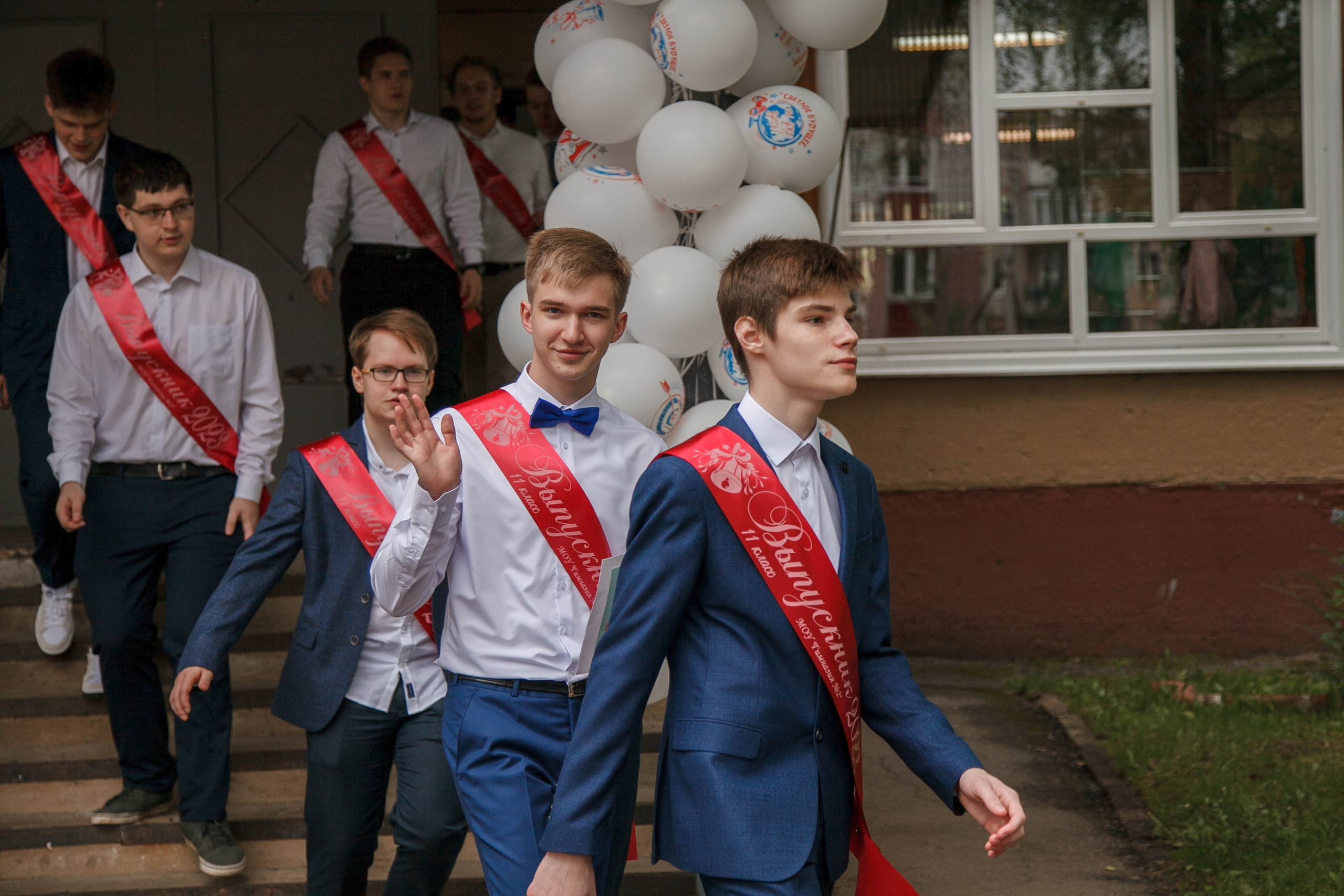 Последний звонок. Ирина Коновалова школьный фотограф. Выпускные альбомы Ярославль