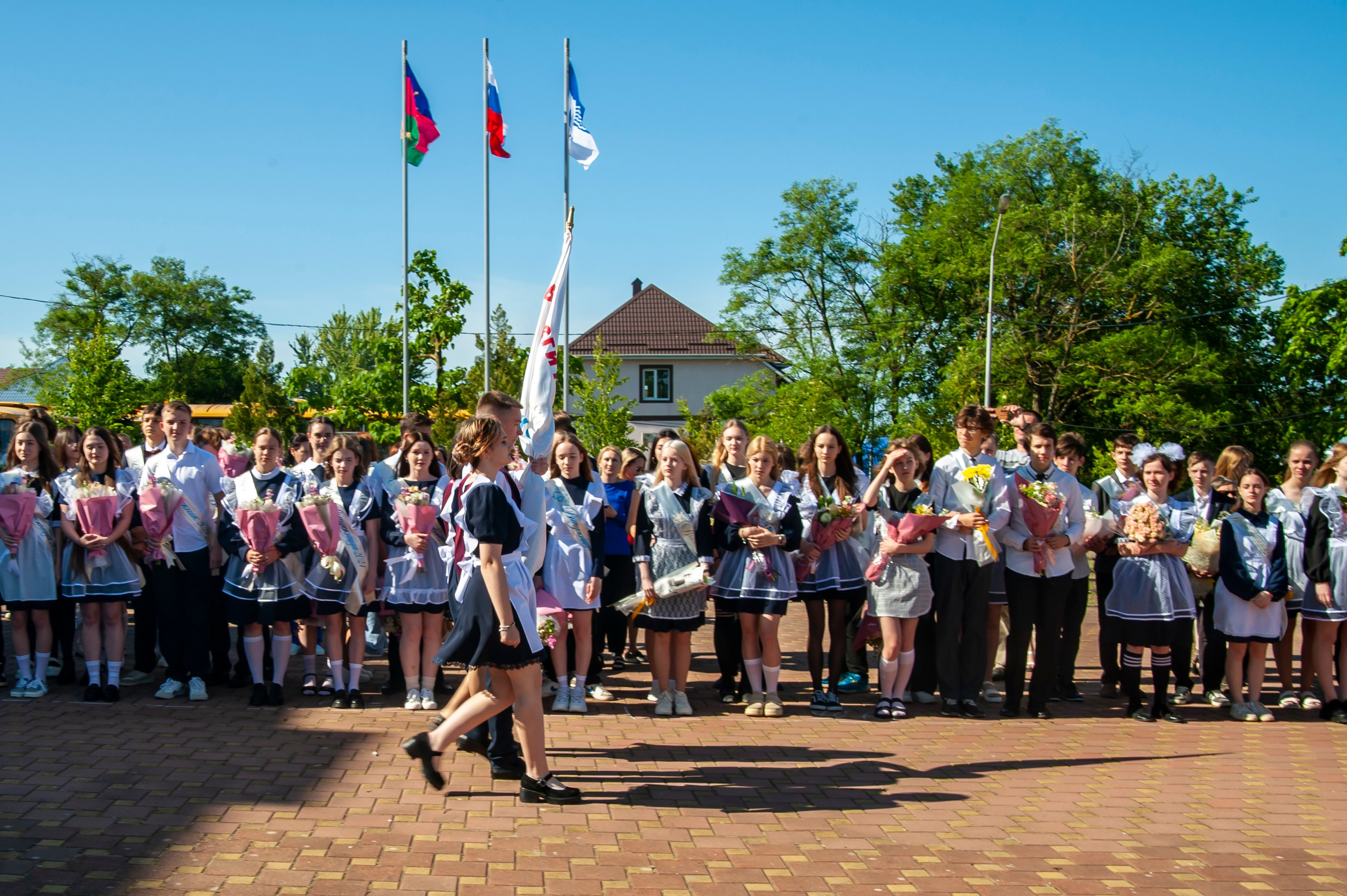 Последний Звонок МАОУ СОШ № 17 им. Эдуарда Есаяна — Архипо-Осиповка. Свадебный и семейный фотограф Денис Лукьянов в Краснодаре, Краснодарском крае и Республике Крым