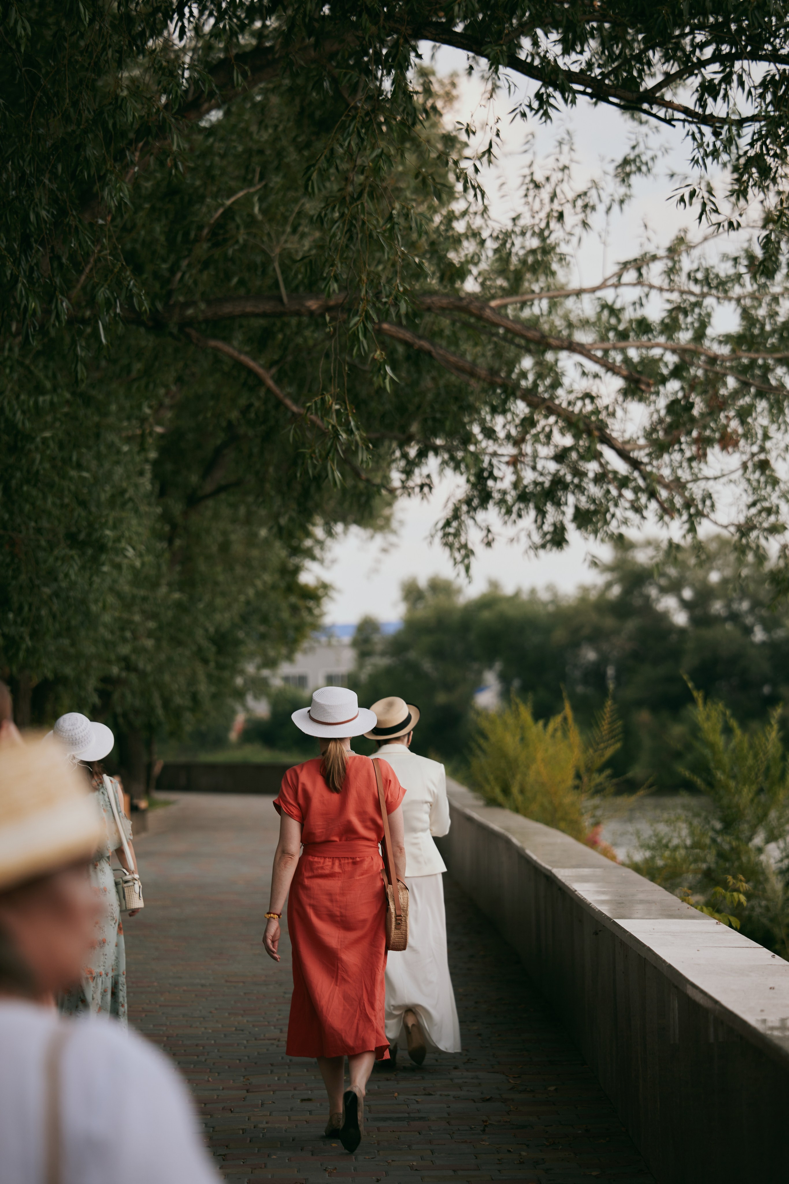 Завтрак в шляпках. Фотограф и видеограф в Кургане Леонид Корнильев