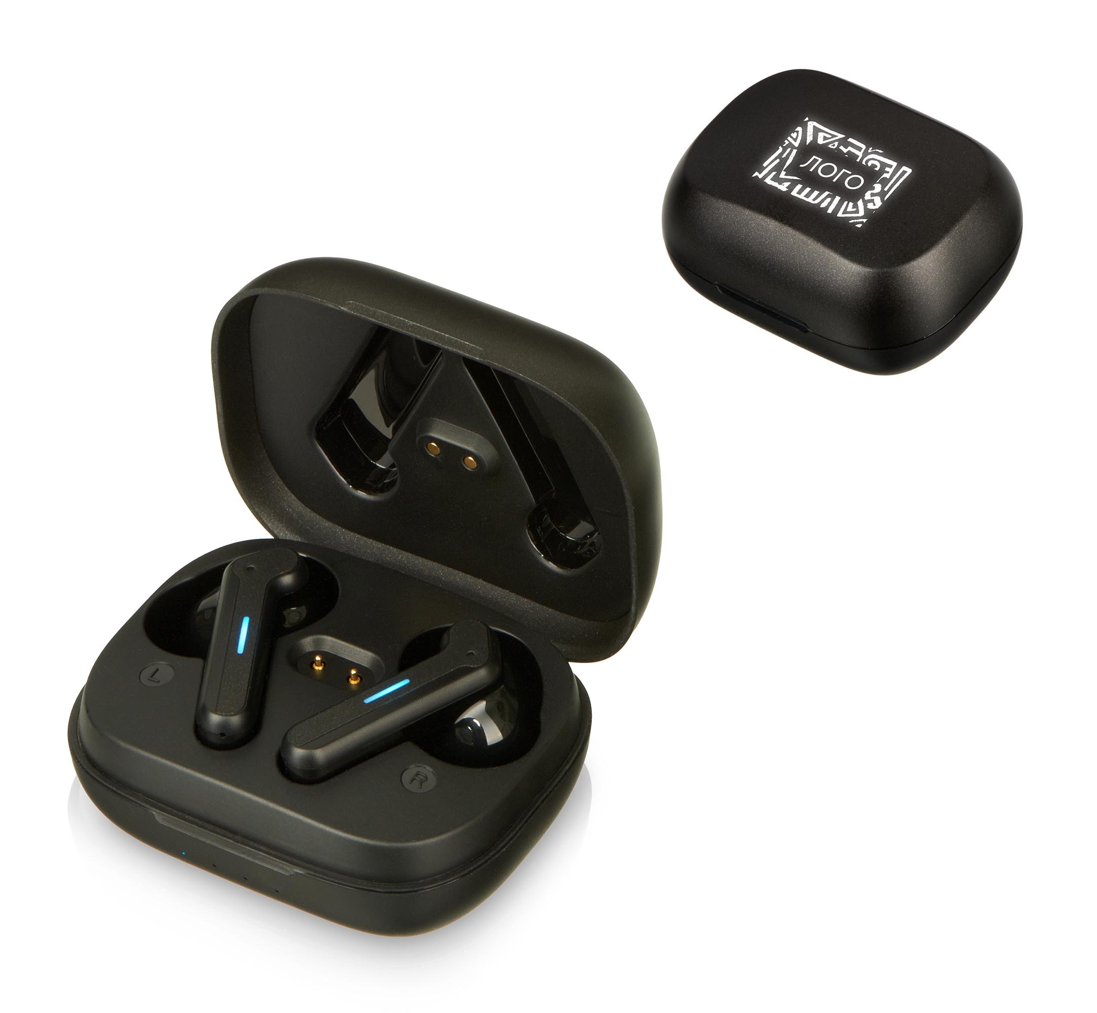 Съемка наушников на белом фоне