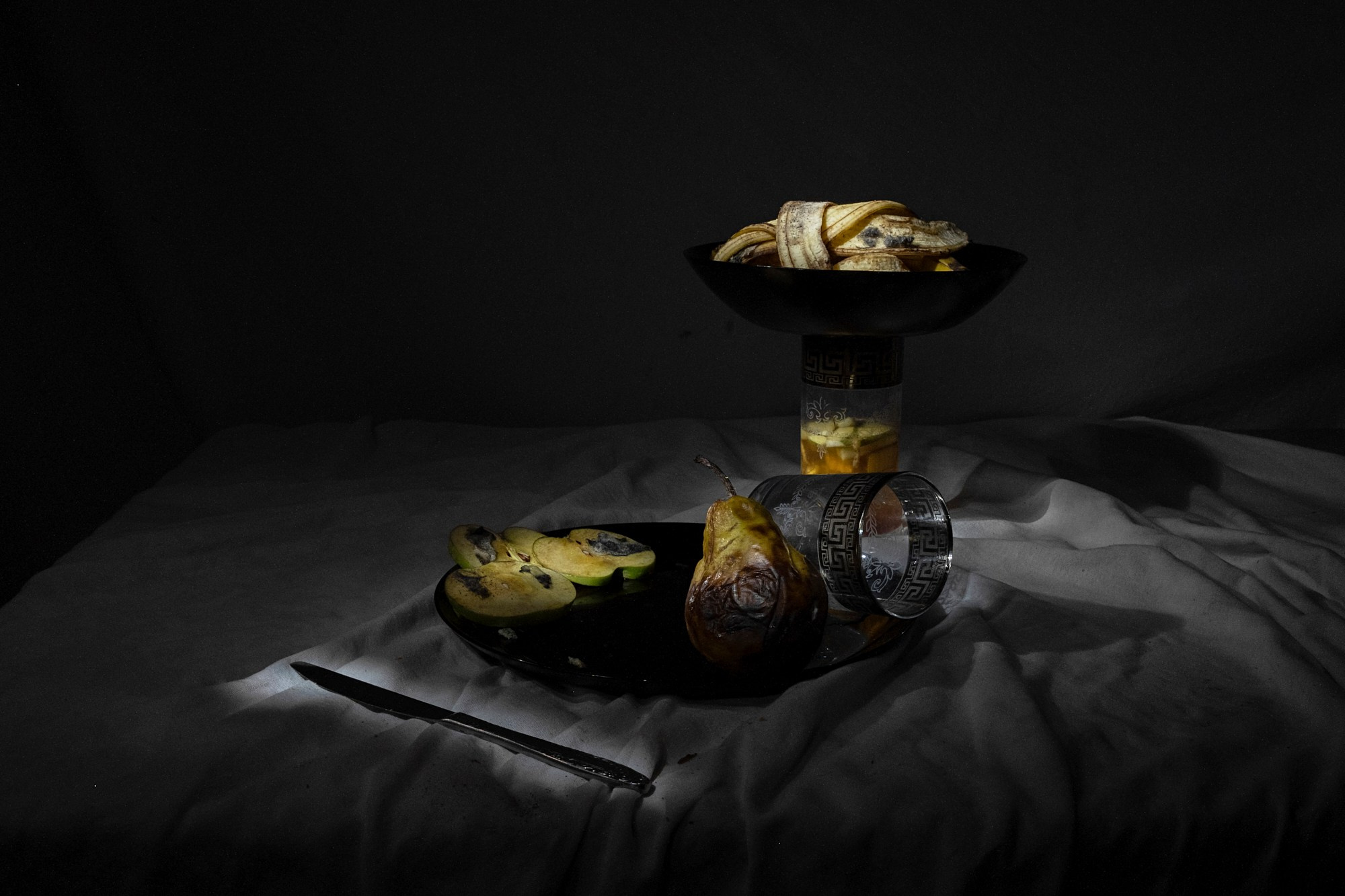 Голландский натюрморт; Световая кисть приём в фото; Испорченные продукты; Фотограф Никита Гольцов;