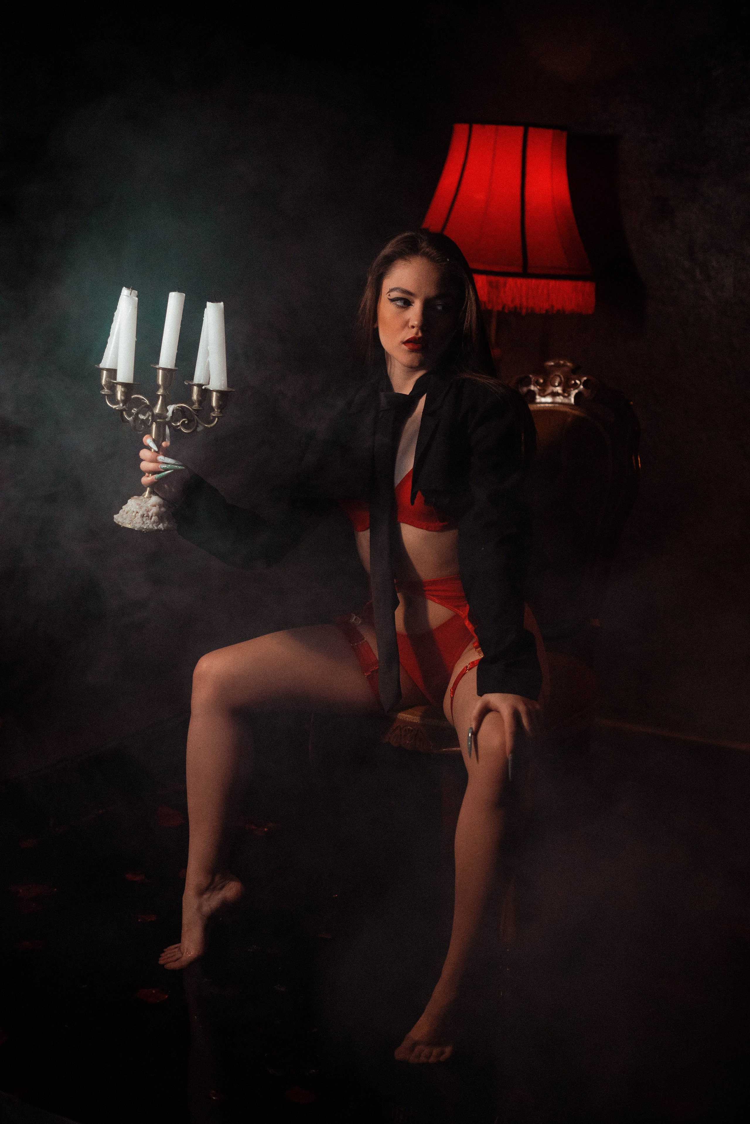 Лиза. Женский фотограф. Создатель украшений ручной работы. Модель