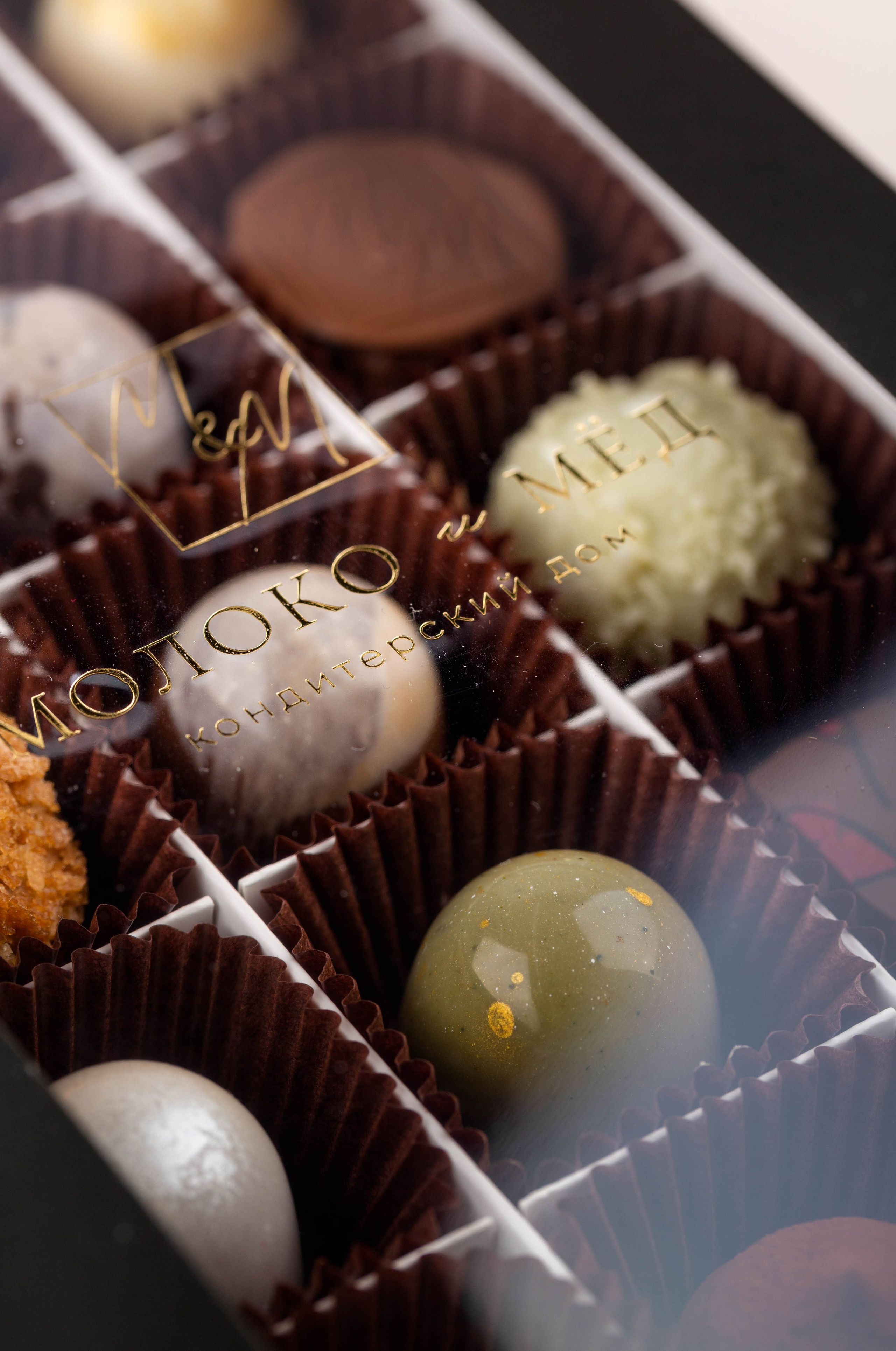 Каталог для кондитерской «Молоко и Мёд». Ольга Панкова предметный и фуд-фотограф в Краснодаре