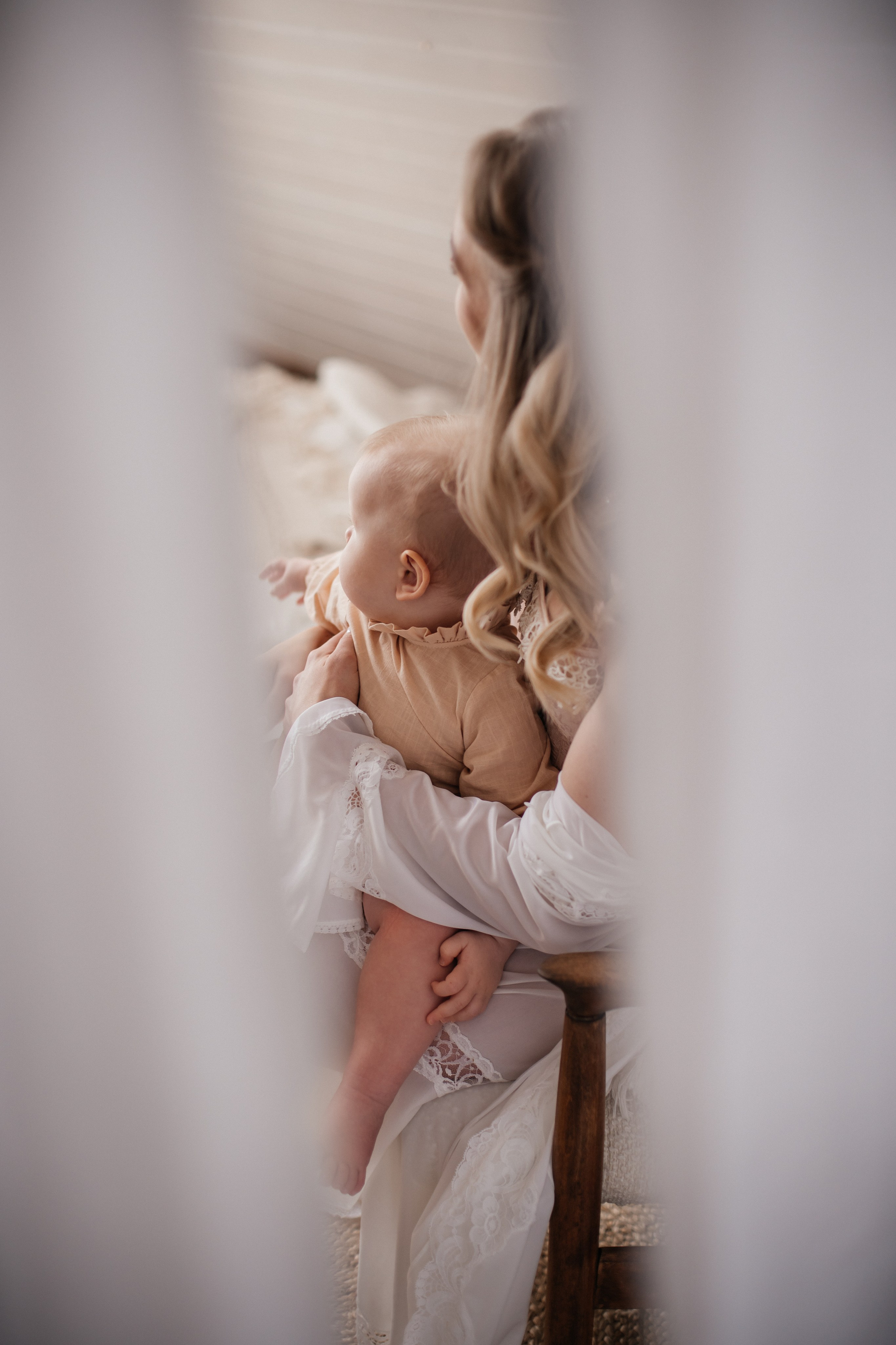 Алиса с мамой Кристиной в нежной семейной фотосессии в Домике Элли г. Пушкино. Семейный и детский фотограф в Сергиев Посаде, Хотьково Якимчук Любовь