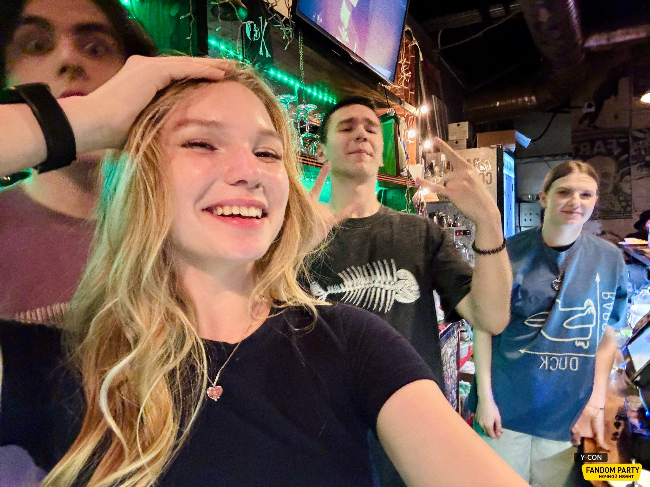 Fandom Party 18+ в Live Star Club 2025. Различные мероприятия и просто фотографии людей