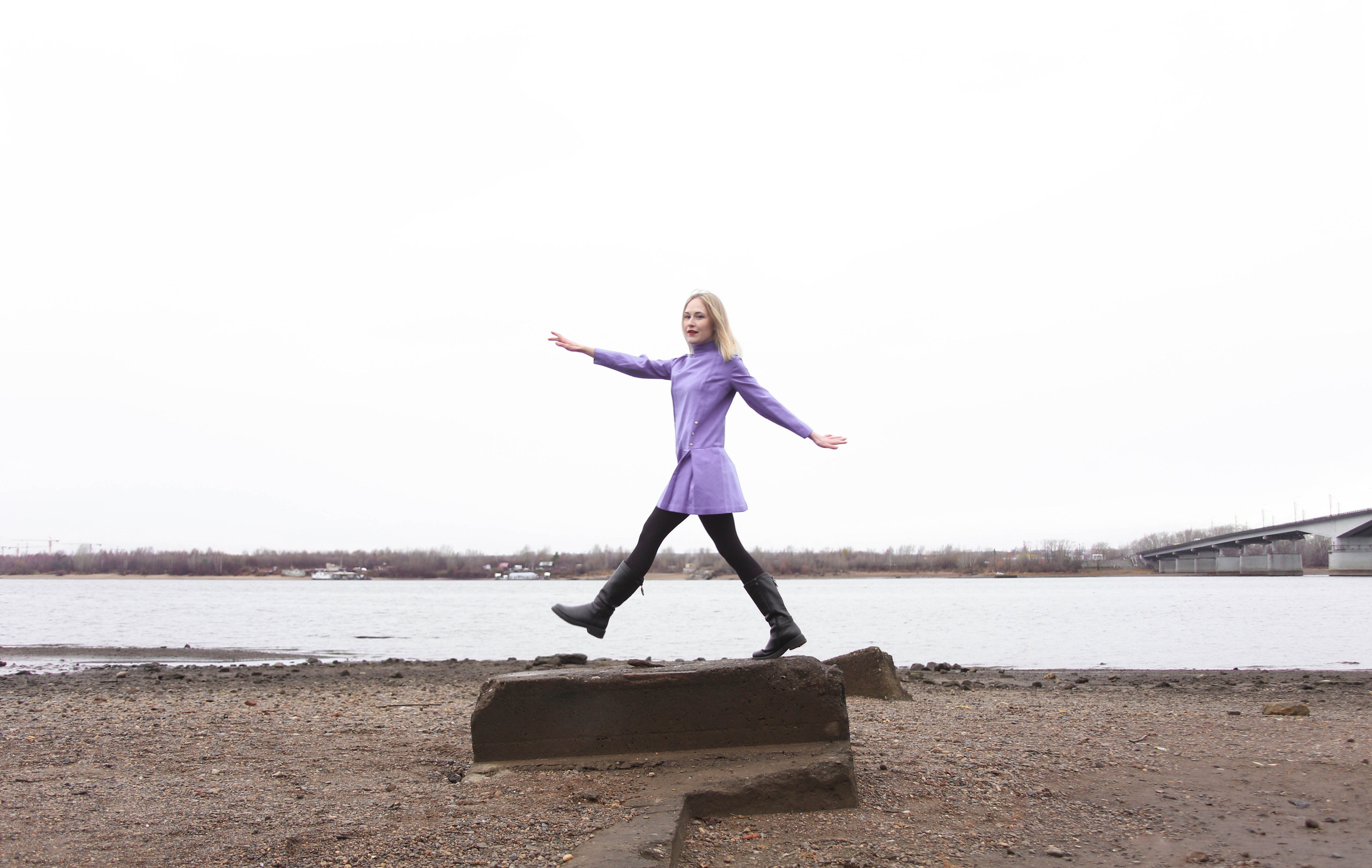 Маша на набережной. Часть 2. Фотограф Пермь. Фотосессия в фотостудии Перми и на свежем воздухе