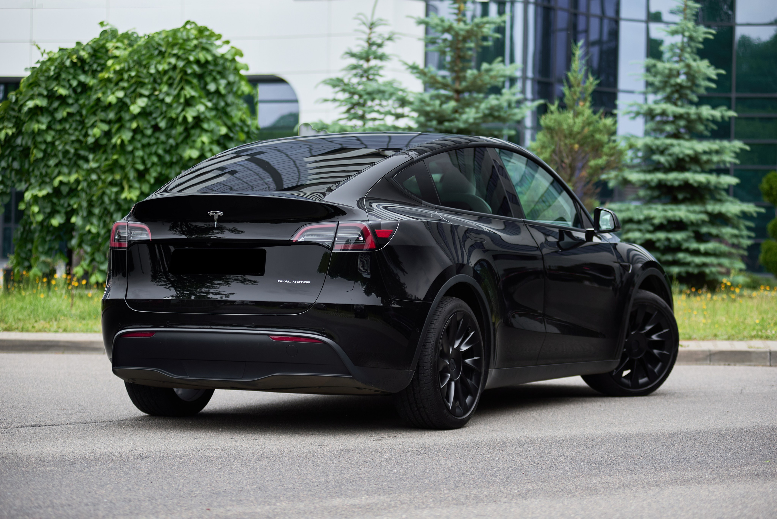 Tesla Y. Автомобильный и интерьерный фотограф в Минске Александр Тагаев